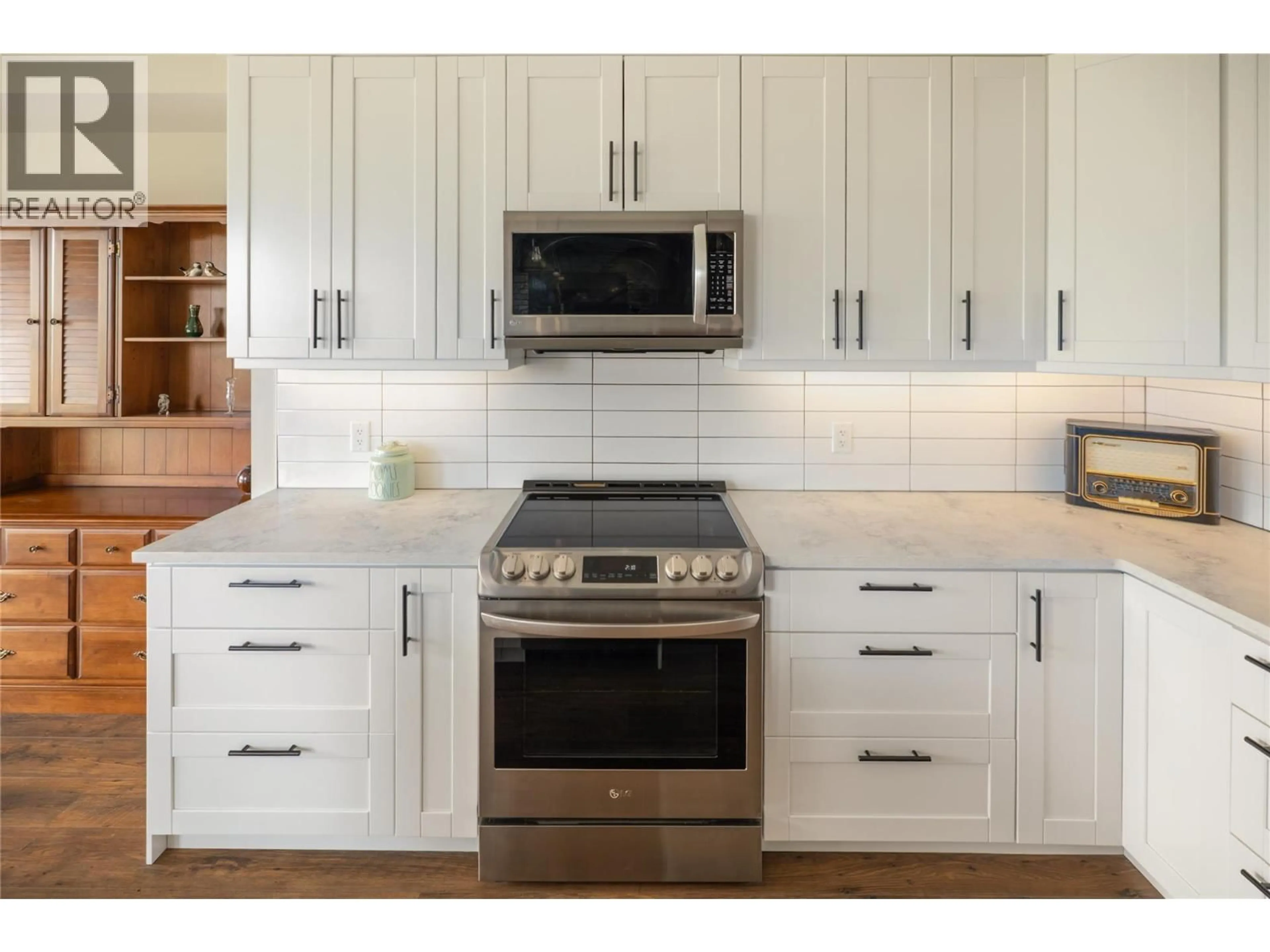 Contemporary kitchen, unknown for 13137 CLIFFSTONE COURT, Lake Country British Columbia V4V2R1