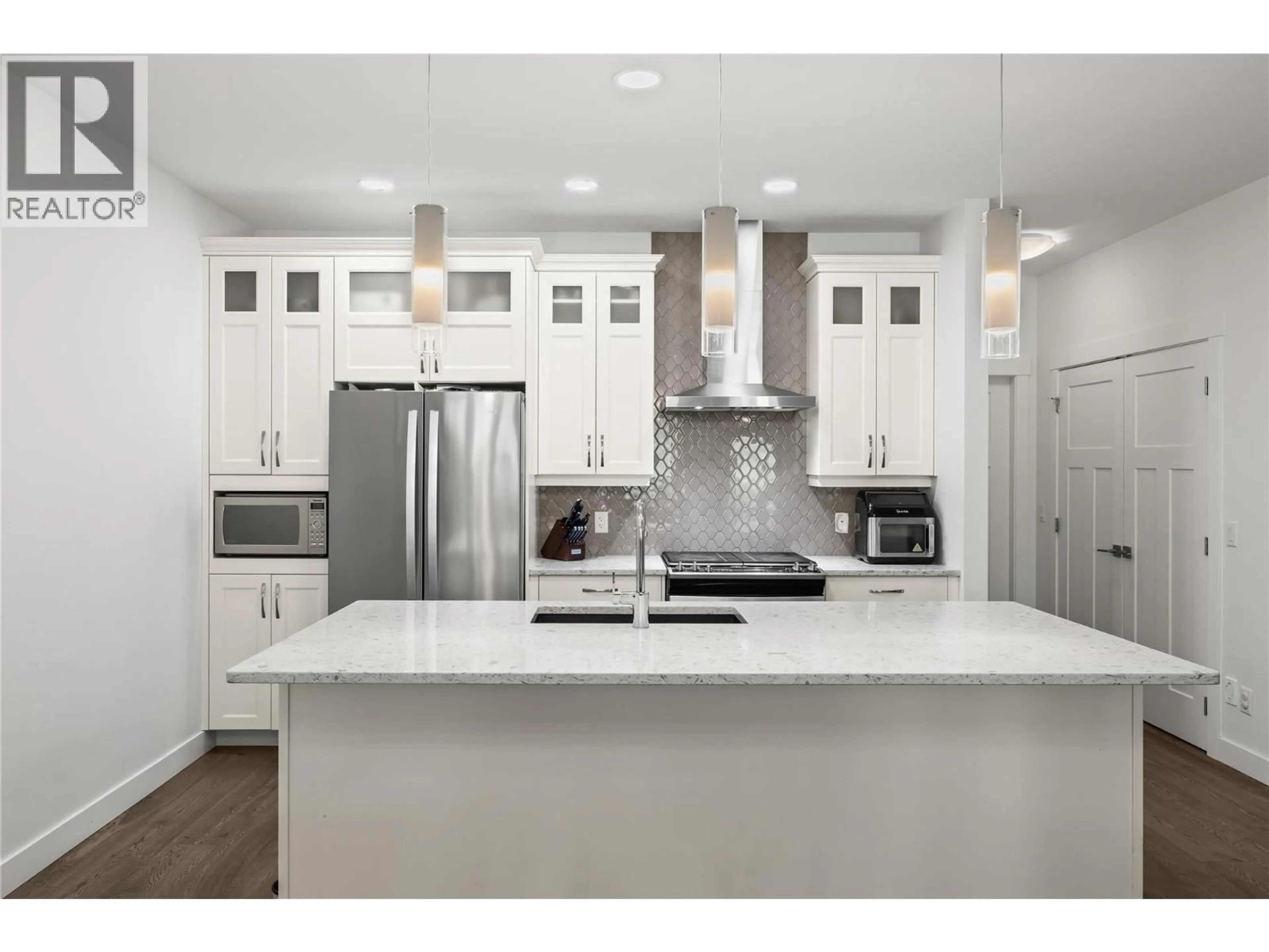 Open concept kitchen, ceramic/tile floor for 42 - 1870 ROSEALEE LANE, West Kelowna British Columbia V1Z4E2
