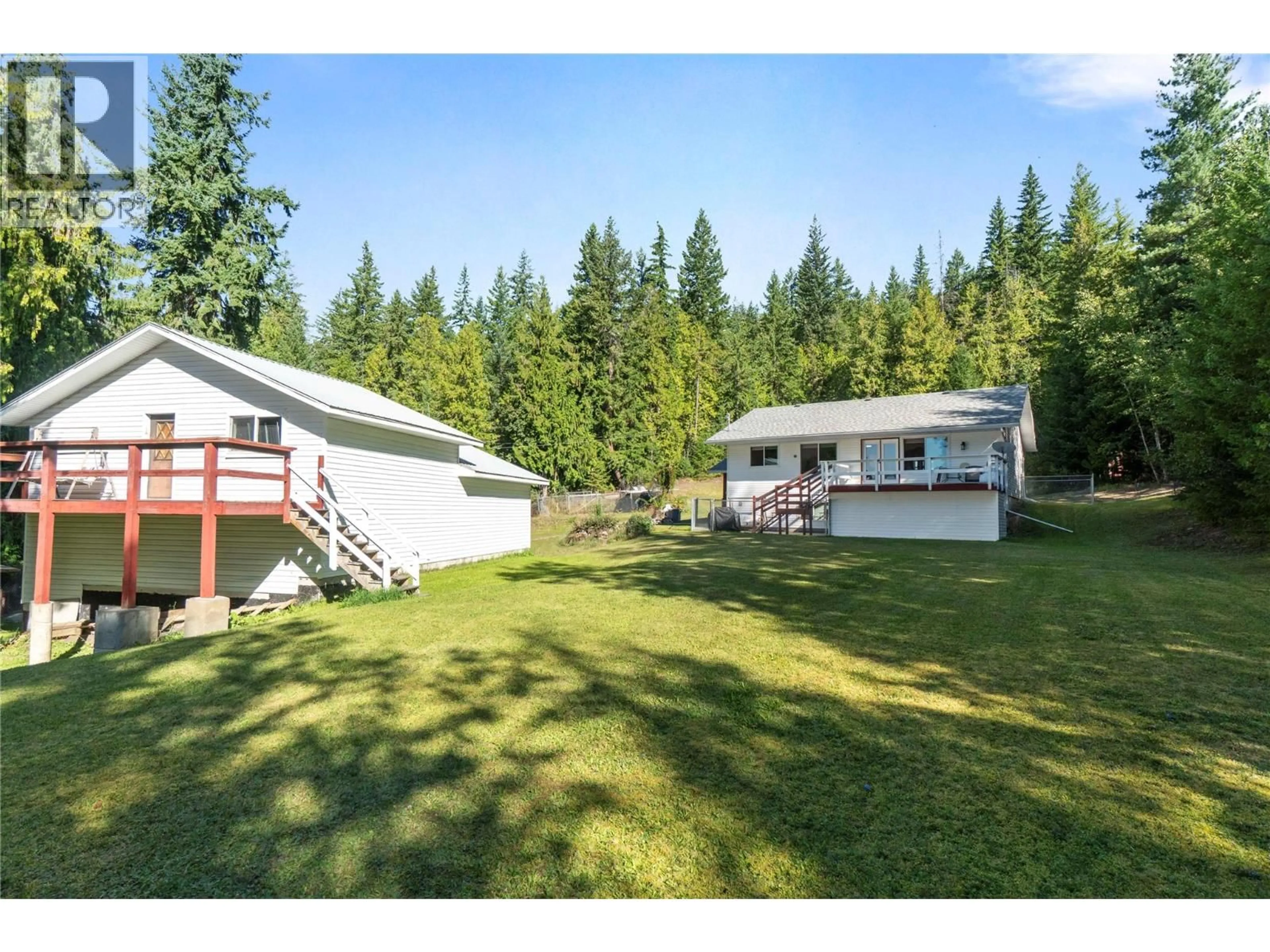A pic from outside/outdoor area/front of a property/back of a property/a pic from drone, unknown for 6803 MAGNA BAY DRIVE, Magna Bay British Columbia V0E1M7