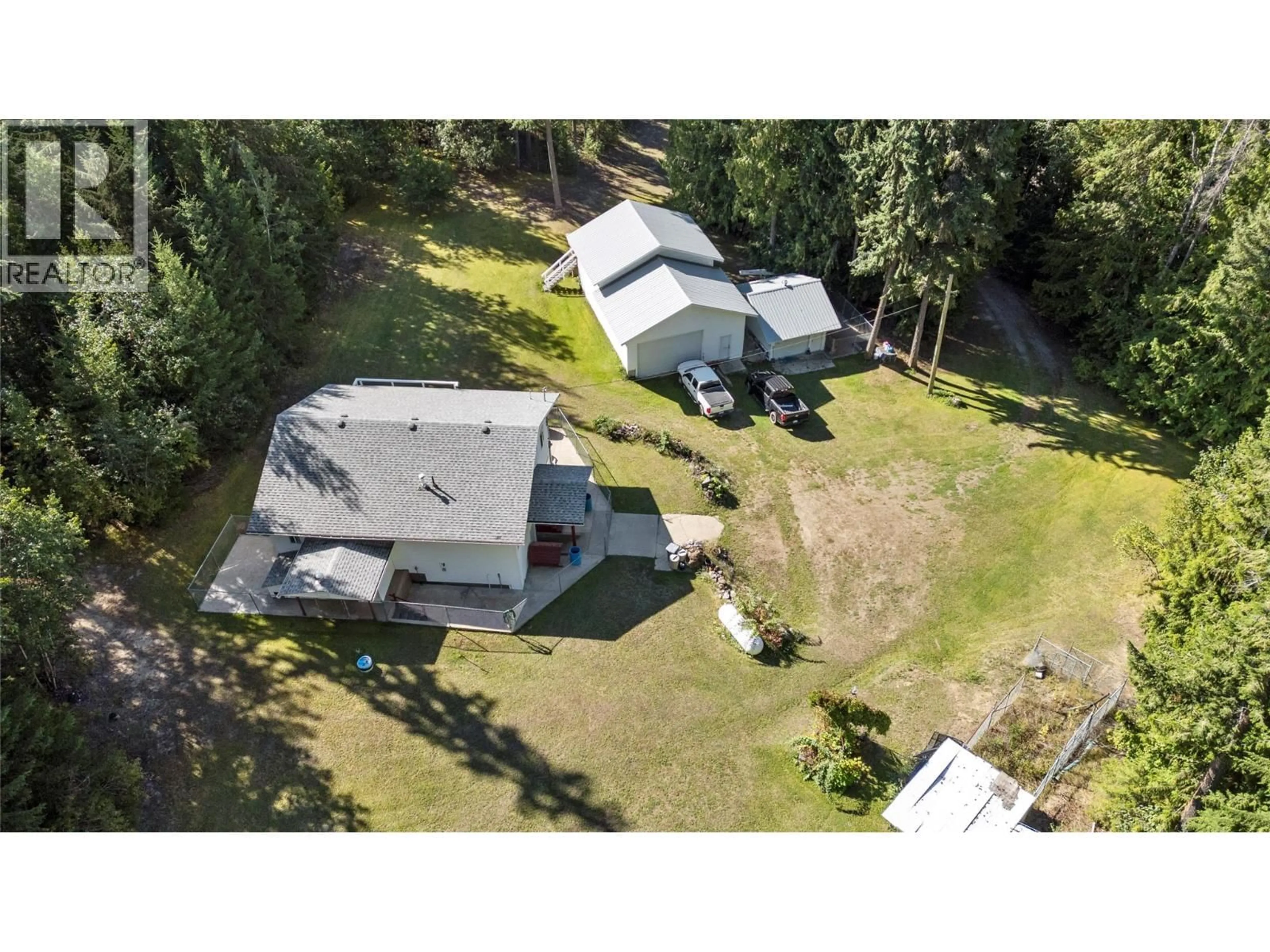 A pic from outside/outdoor area/front of a property/back of a property/a pic from drone, unknown for 6803 MAGNA BAY DRIVE, Magna Bay British Columbia V0E1M7
