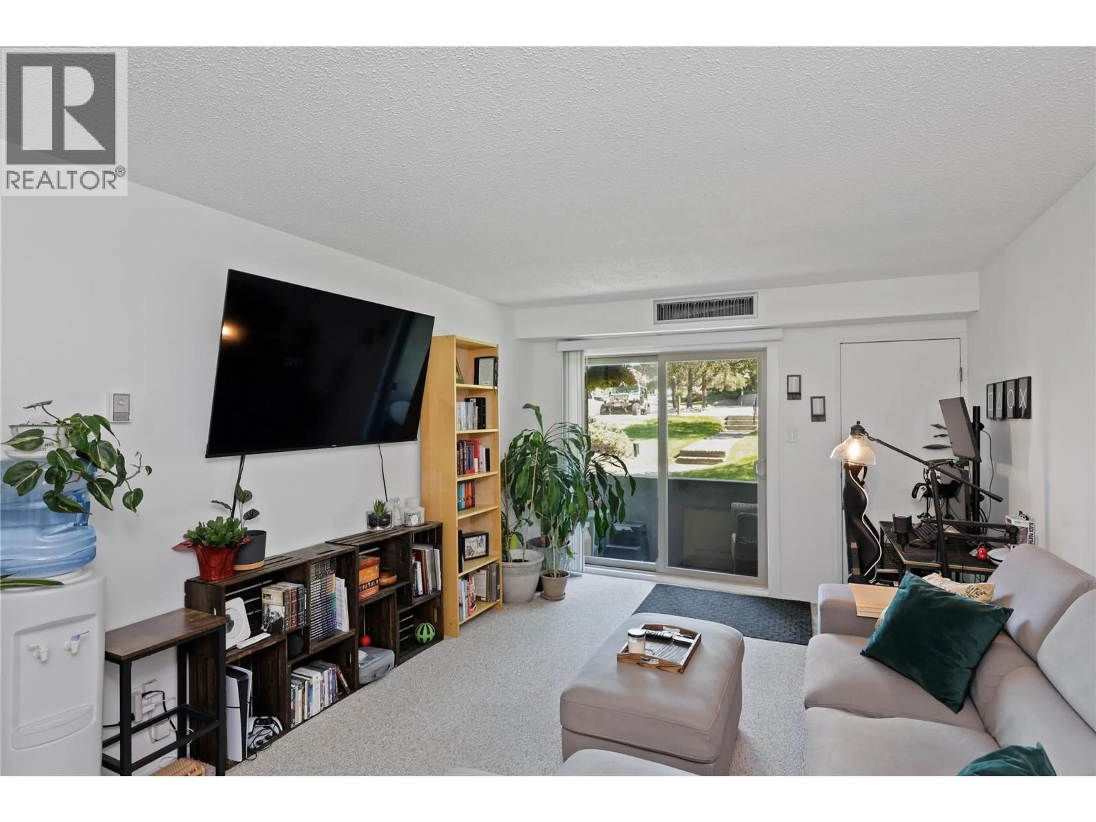 Living room with furniture, unknown for 109 - 245 GORDONHORN CRESCENT, Kamloops British Columbia V2E1G4