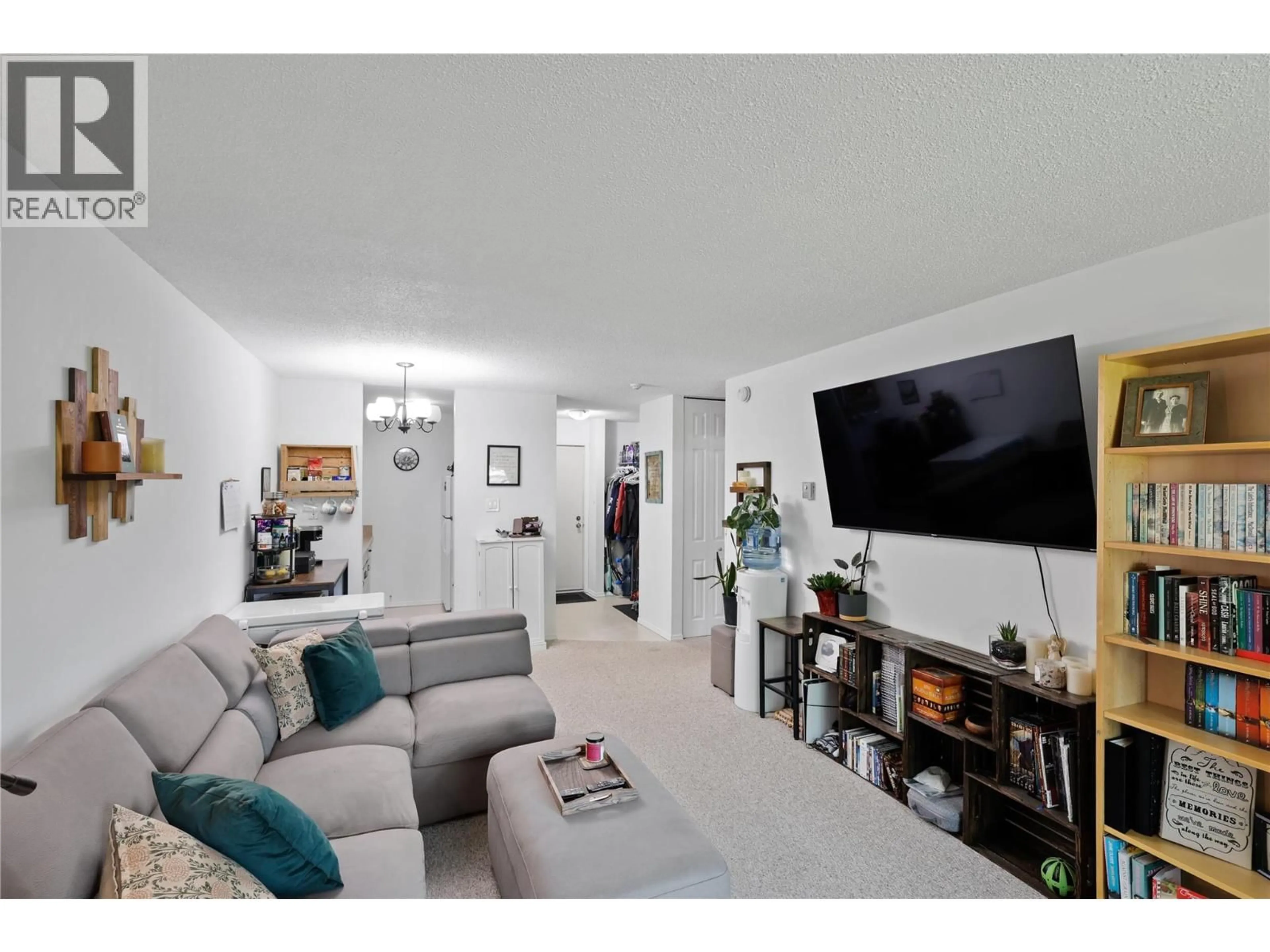 Living room with furniture, unknown for 109 - 245 GORDONHORN CRESCENT, Kamloops British Columbia V2E1G4