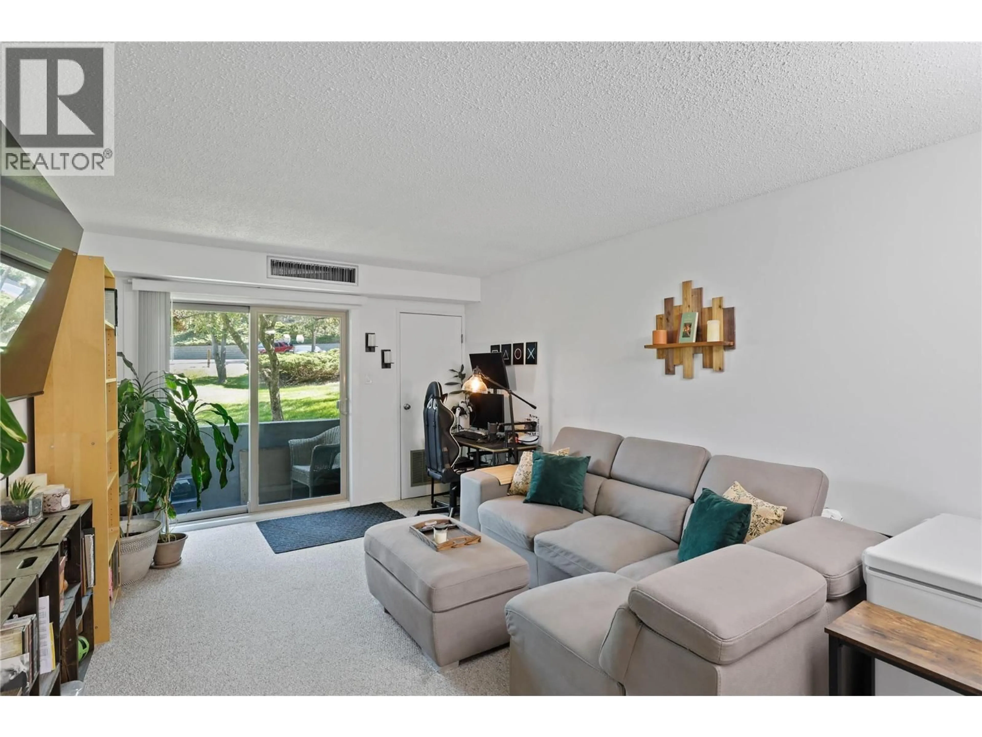 Living room with furniture, unknown for 109 - 245 GORDONHORN CRESCENT, Kamloops British Columbia V2E1G4