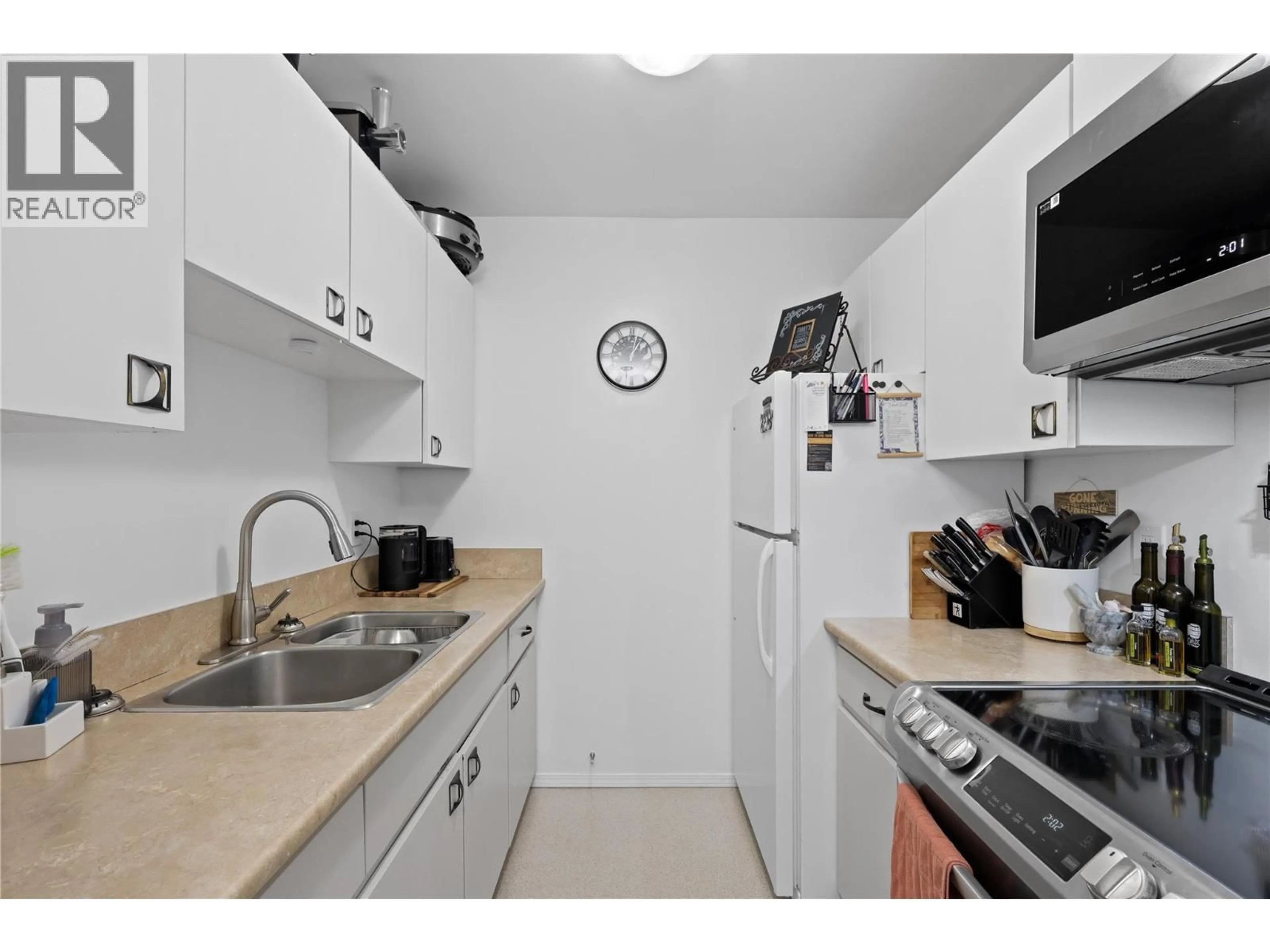 Standard kitchen, unknown for 109 - 245 GORDONHORN CRESCENT, Kamloops British Columbia V2E1G4