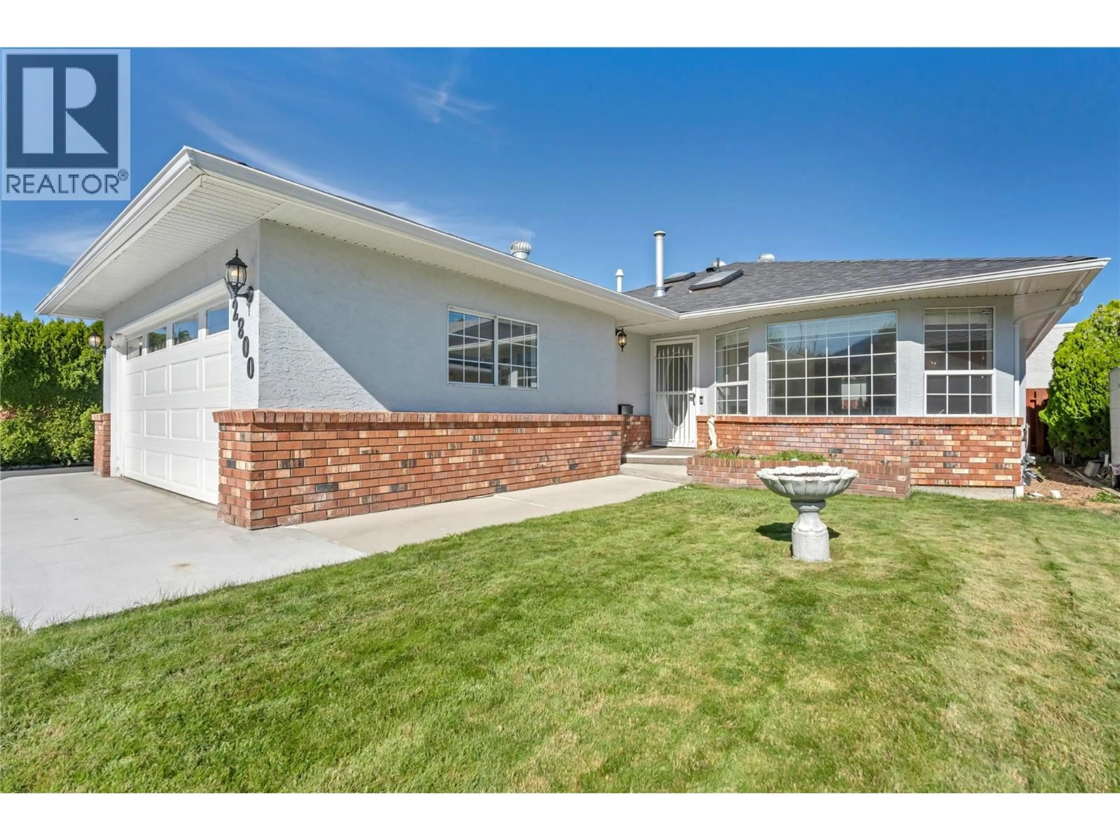 Home with vinyl exterior material, street for 2800 PARIS STREET, Penticton British Columbia V2A8G2