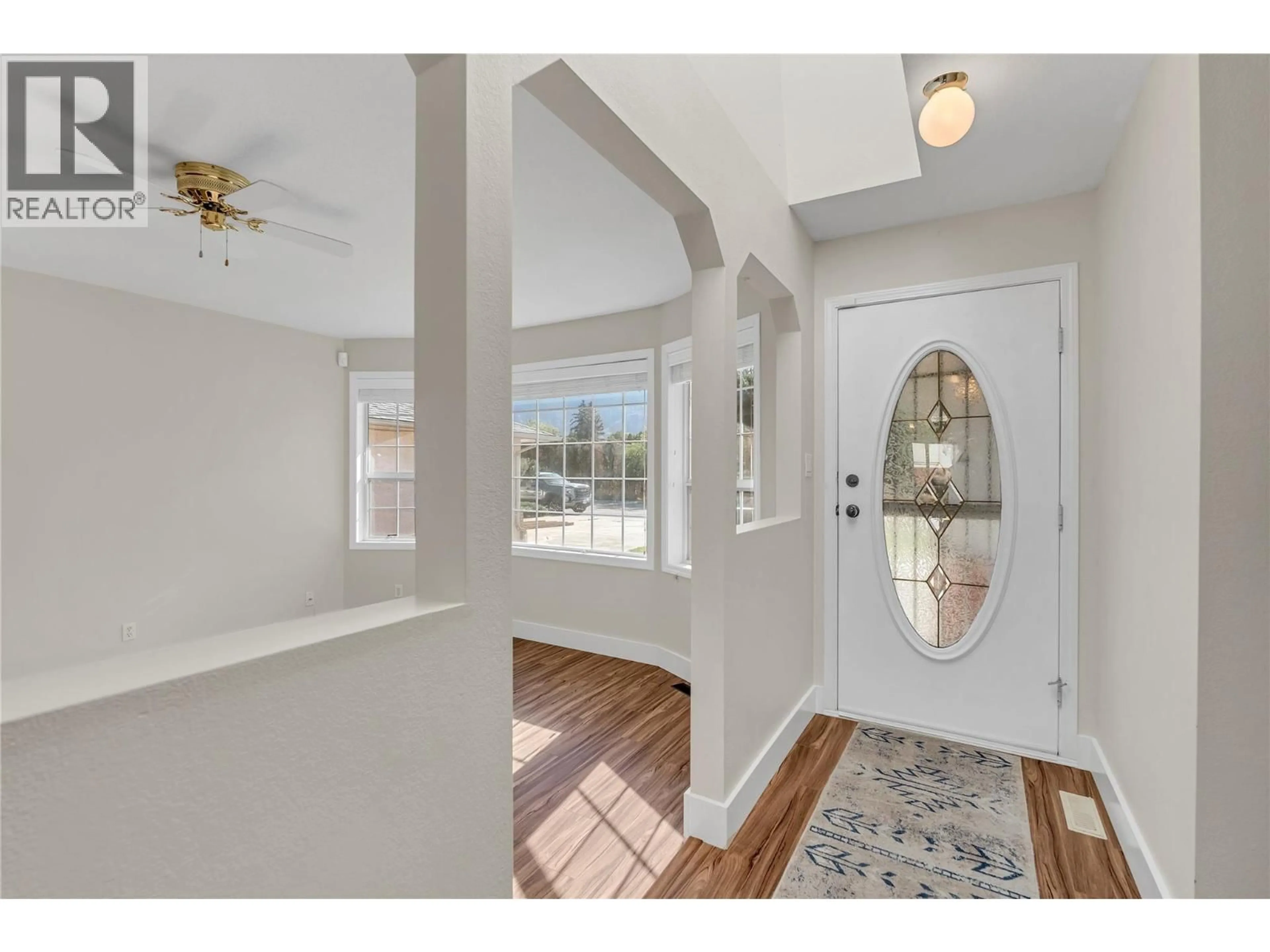 Indoor entryway for 2800 PARIS STREET, Penticton British Columbia V2A8G2