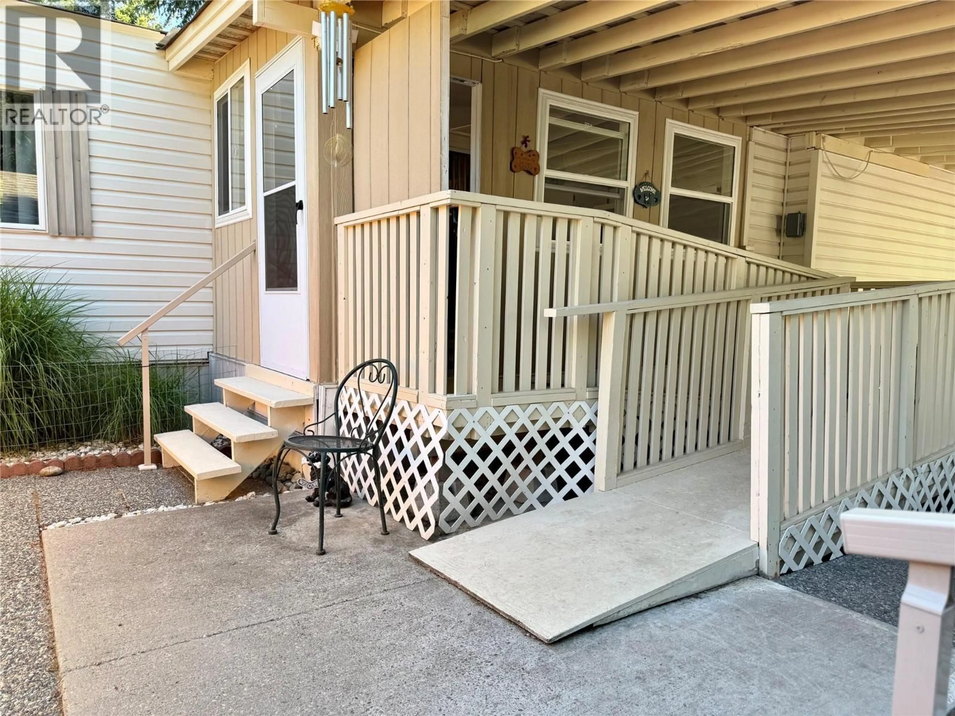Patio, street for 1558 THOMPSON ROAD, Christina Lake British Columbia V0H1E0