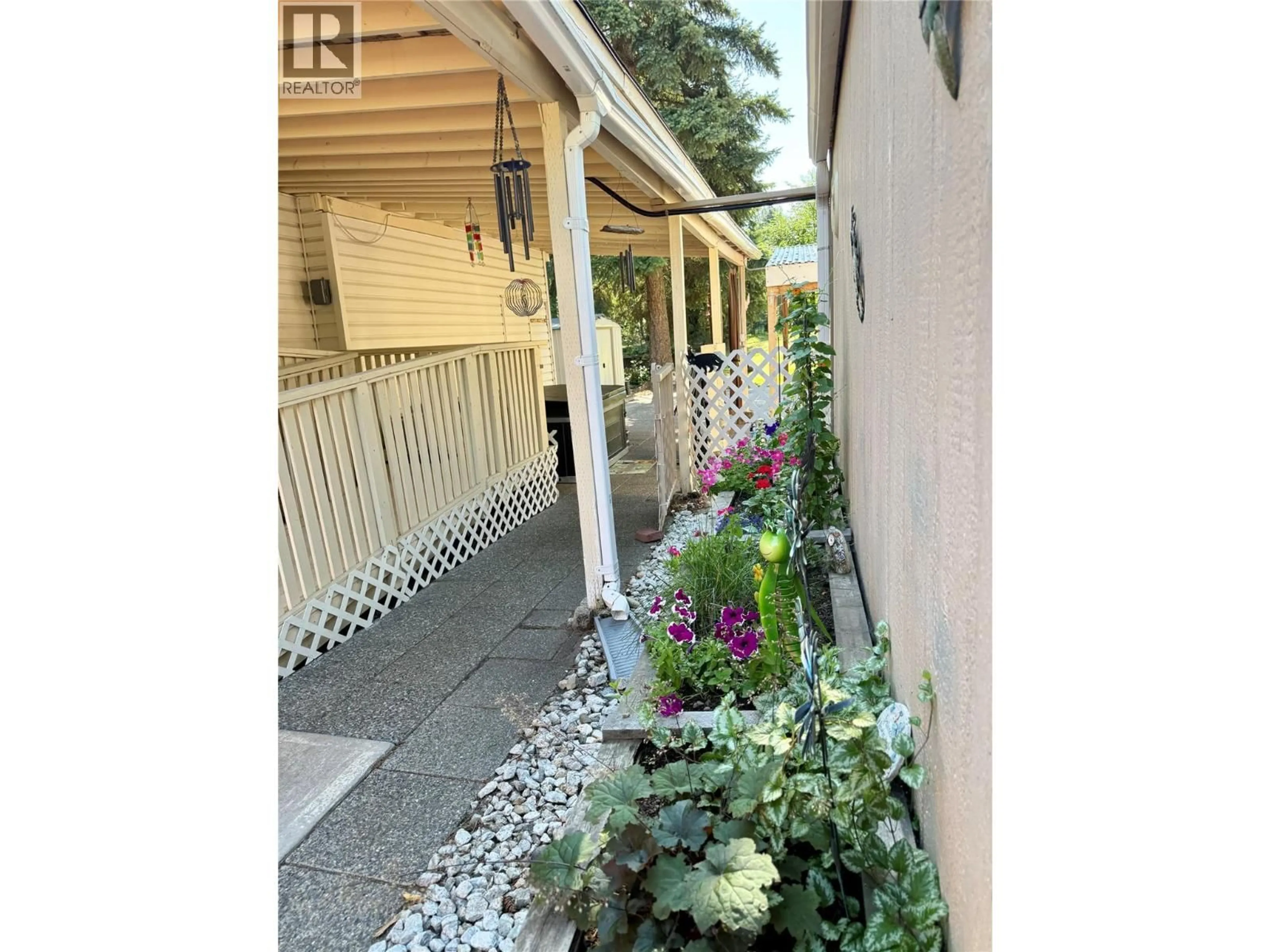 Patio, street for 1558 THOMPSON ROAD, Christina Lake British Columbia V0H1E0