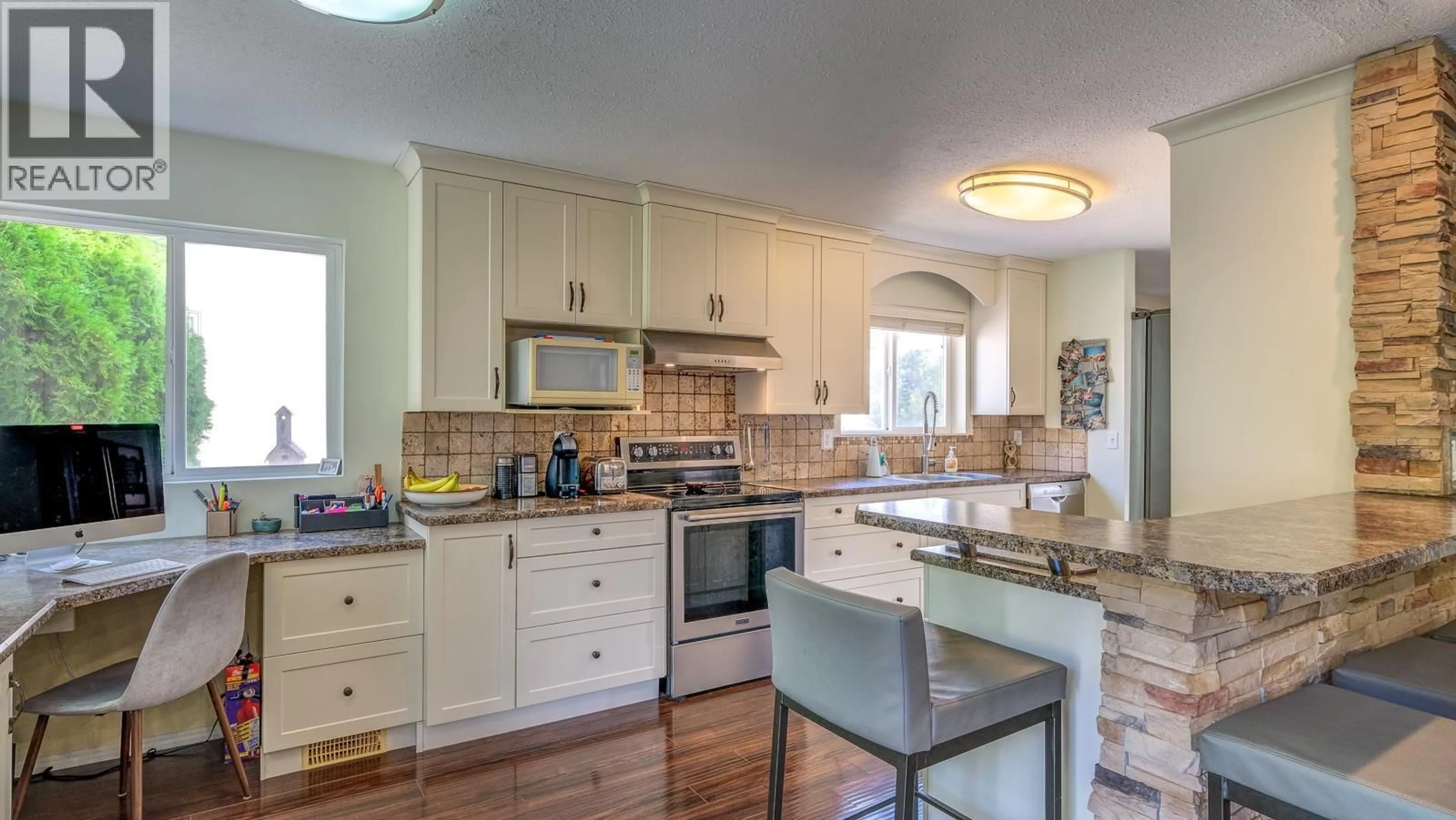 Open concept kitchen, ceramic/tile floor for 1853 GLENHAVEN CRESCENT, Kelowna British Columbia V1V1T4