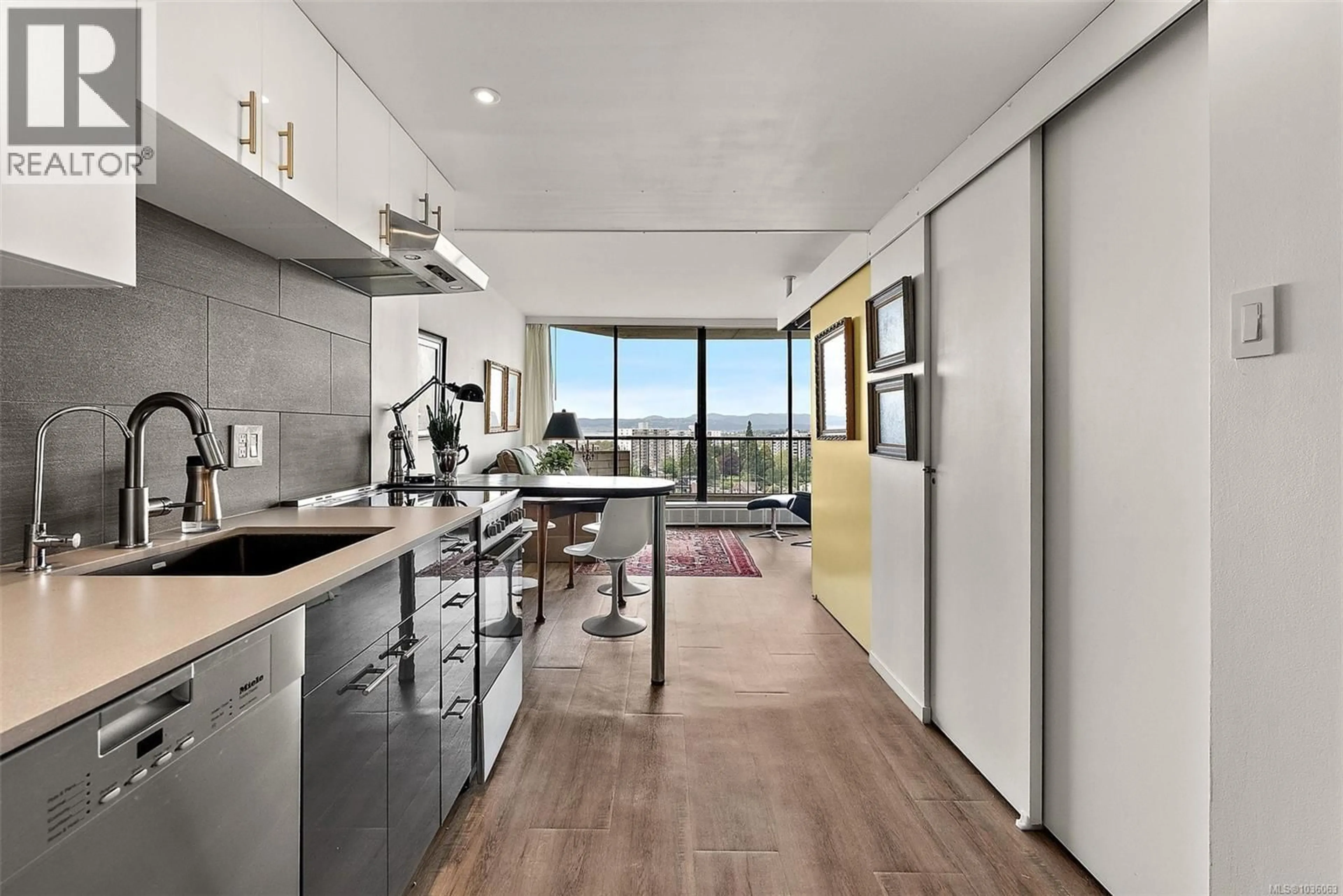 Standard kitchen, unknown for 1503 - 620 TORONTO STREET, Victoria British Columbia V8V1P7