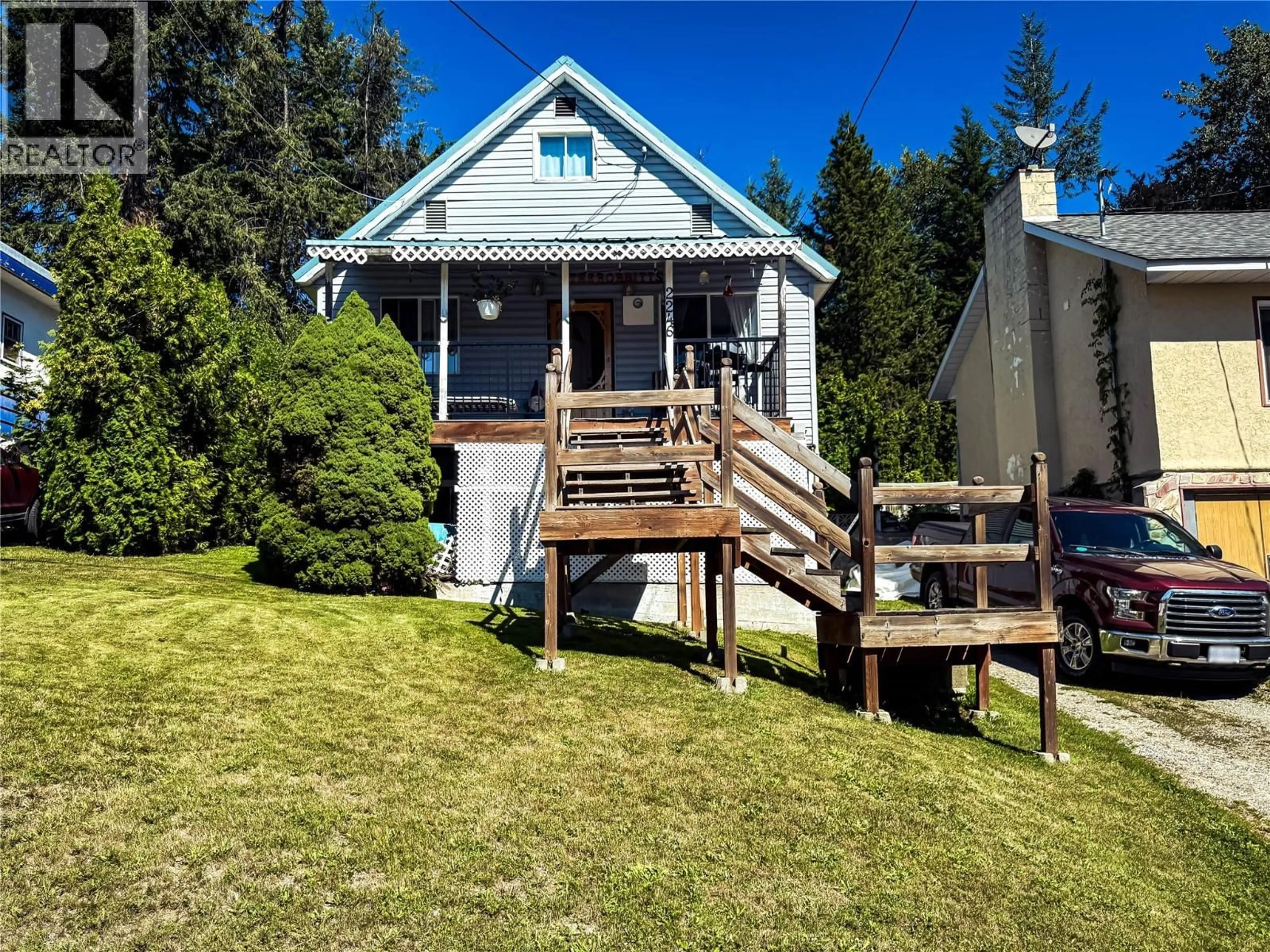 A pic from outside/outdoor area/front of a property/back of a property/a pic from drone, street for 2246 KOOTENAY AVENUE, Rossland British Columbia V0G1Y0