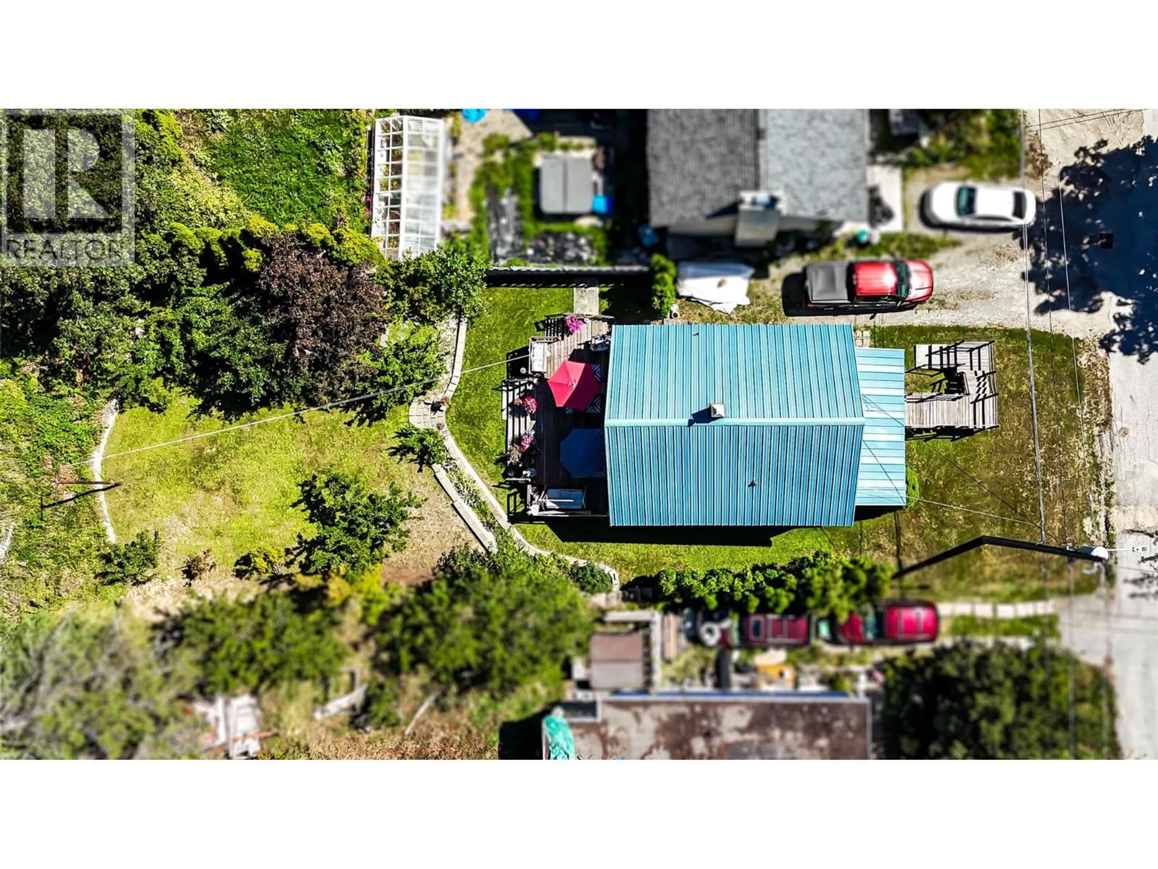 A pic from outside/outdoor area/front of a property/back of a property/a pic from drone, street for 2246 KOOTENAY AVENUE, Rossland British Columbia V0G1Y0