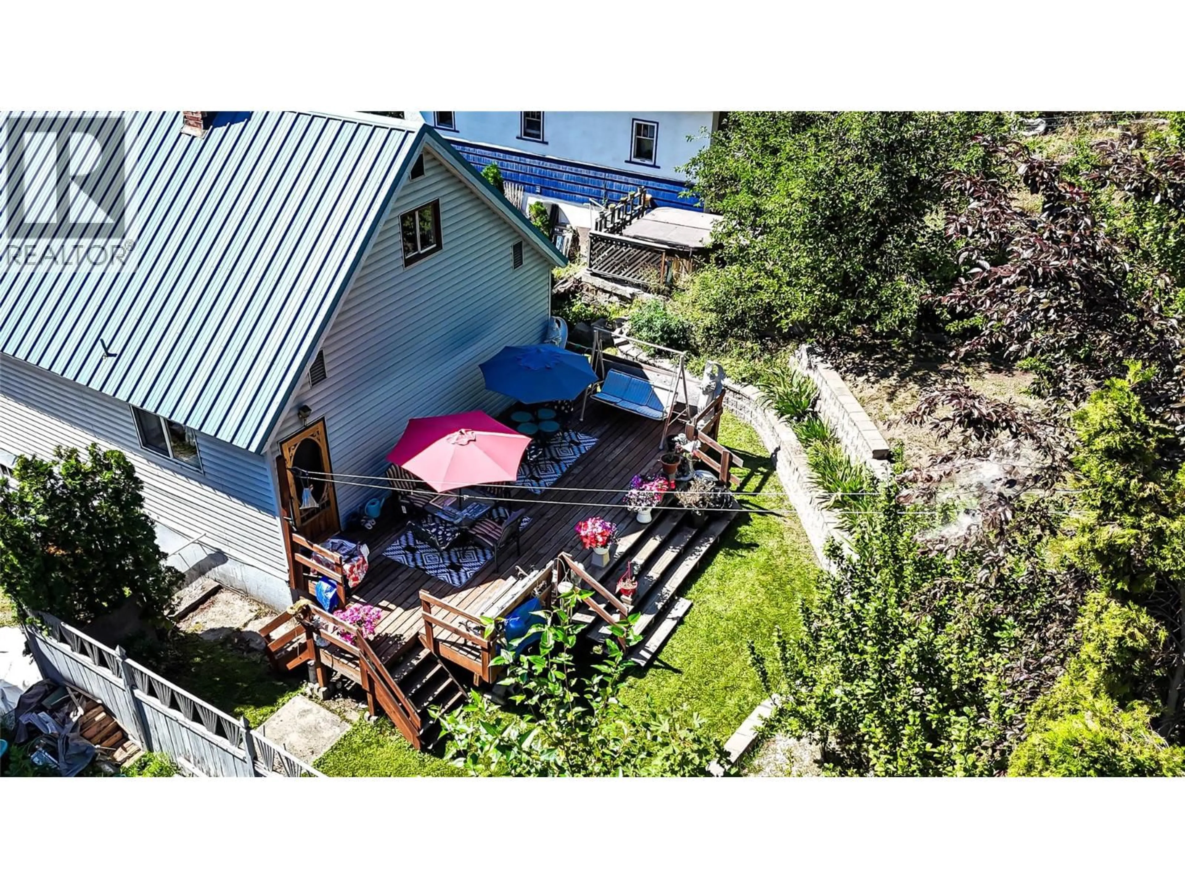 A pic from outside/outdoor area/front of a property/back of a property/a pic from drone, unknown for 2246 KOOTENAY AVENUE, Rossland British Columbia V0G1Y0