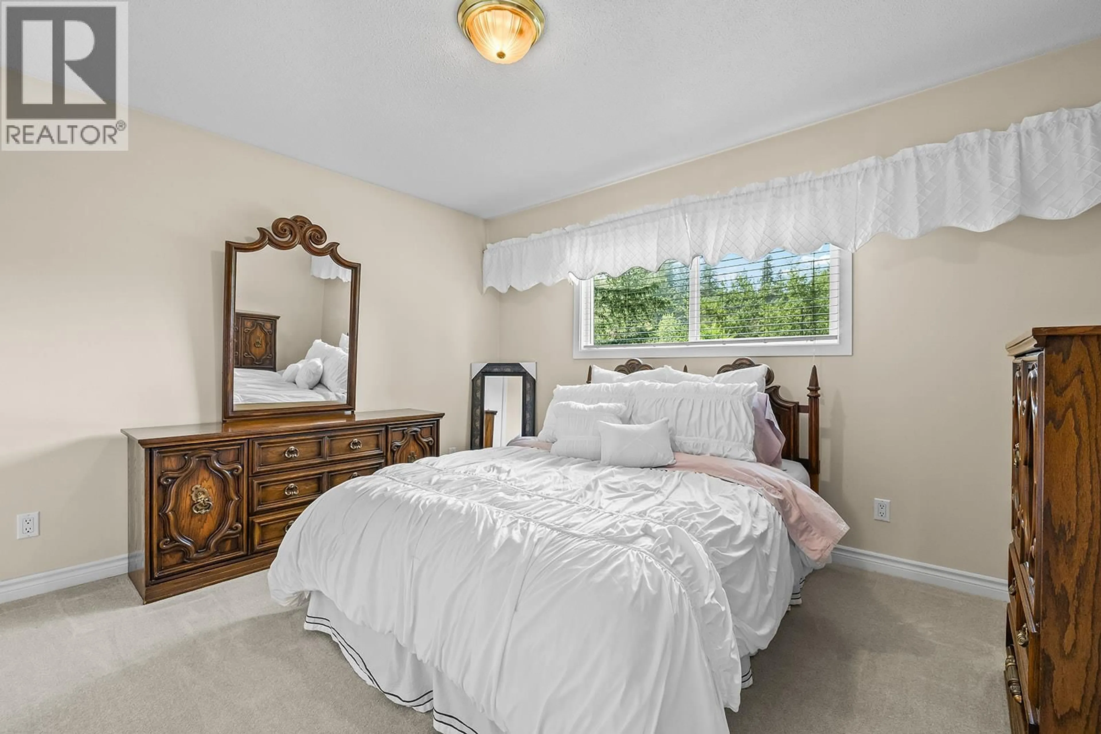 Bedroom with bed, unknown for 1085 TAMARACK DRIVE, Kelowna British Columbia V1X1E3