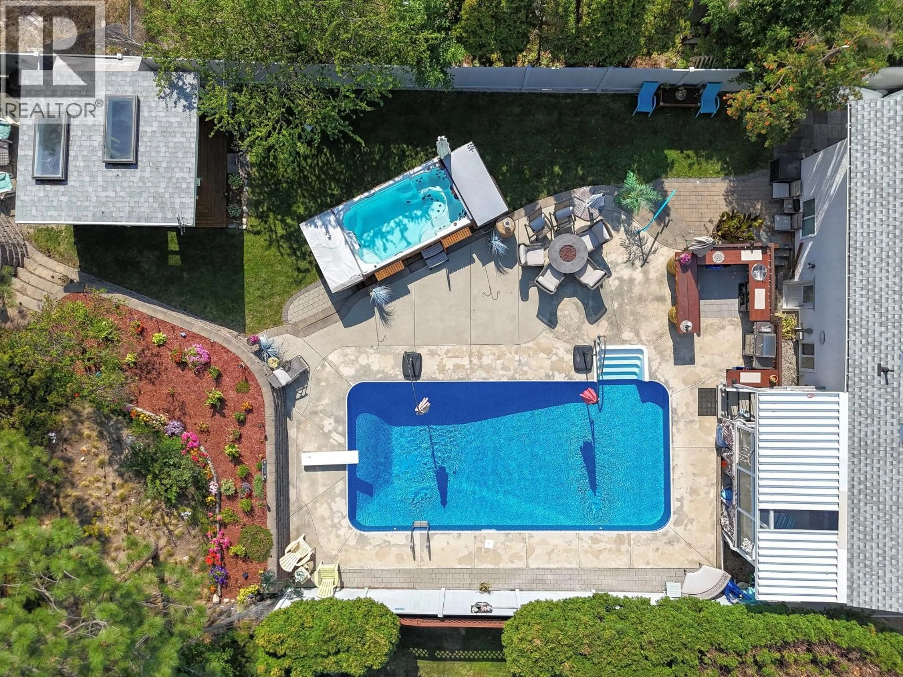 A pic from outside/outdoor area/front of a property/back of a property/a pic from drone, unknown for 1742 DUNCAN AVENUE EAST, Penticton British Columbia V2A7E7