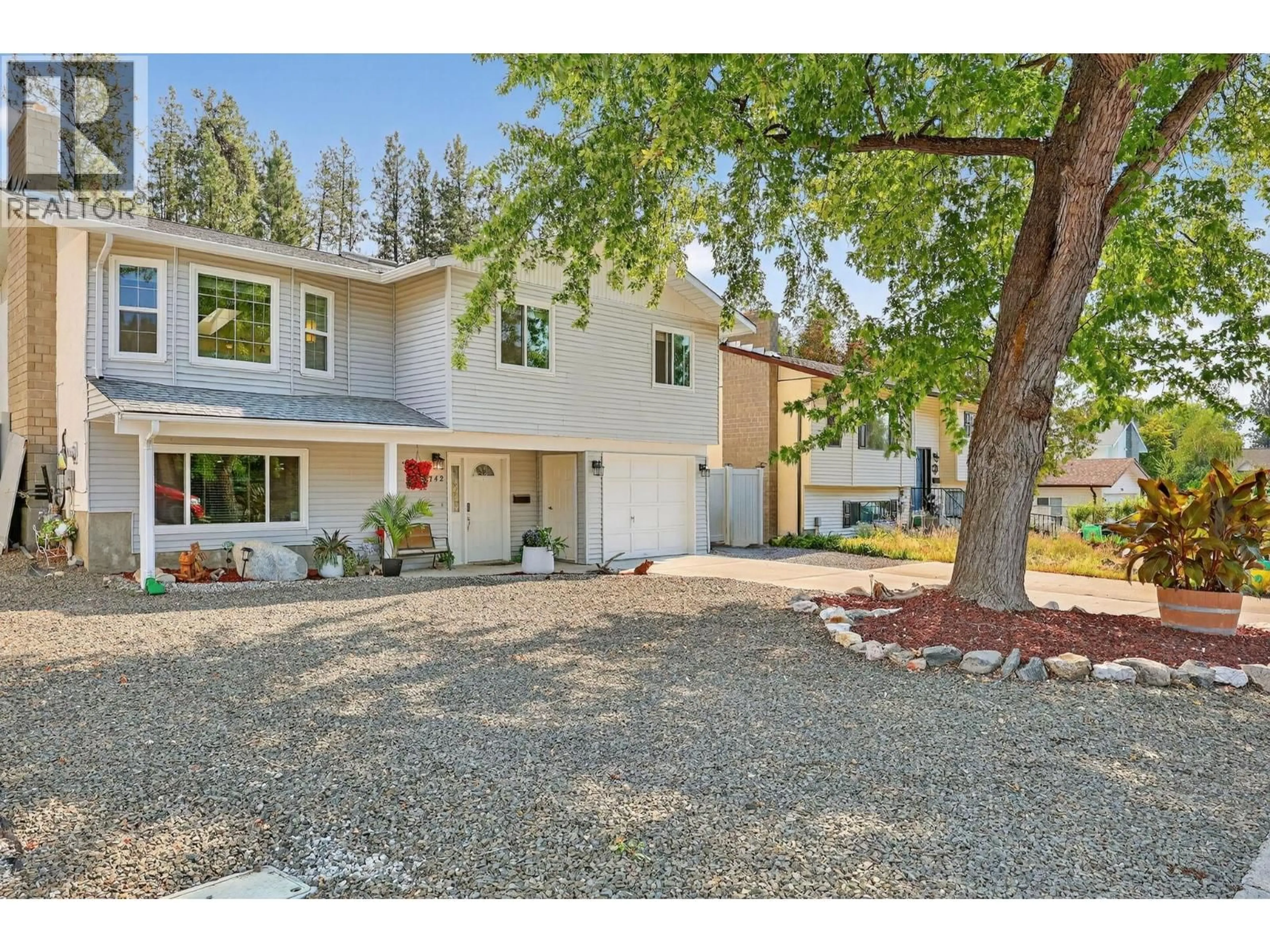 Home with vinyl exterior material, street for 1742 DUNCAN AVENUE EAST, Penticton British Columbia V2A7E7