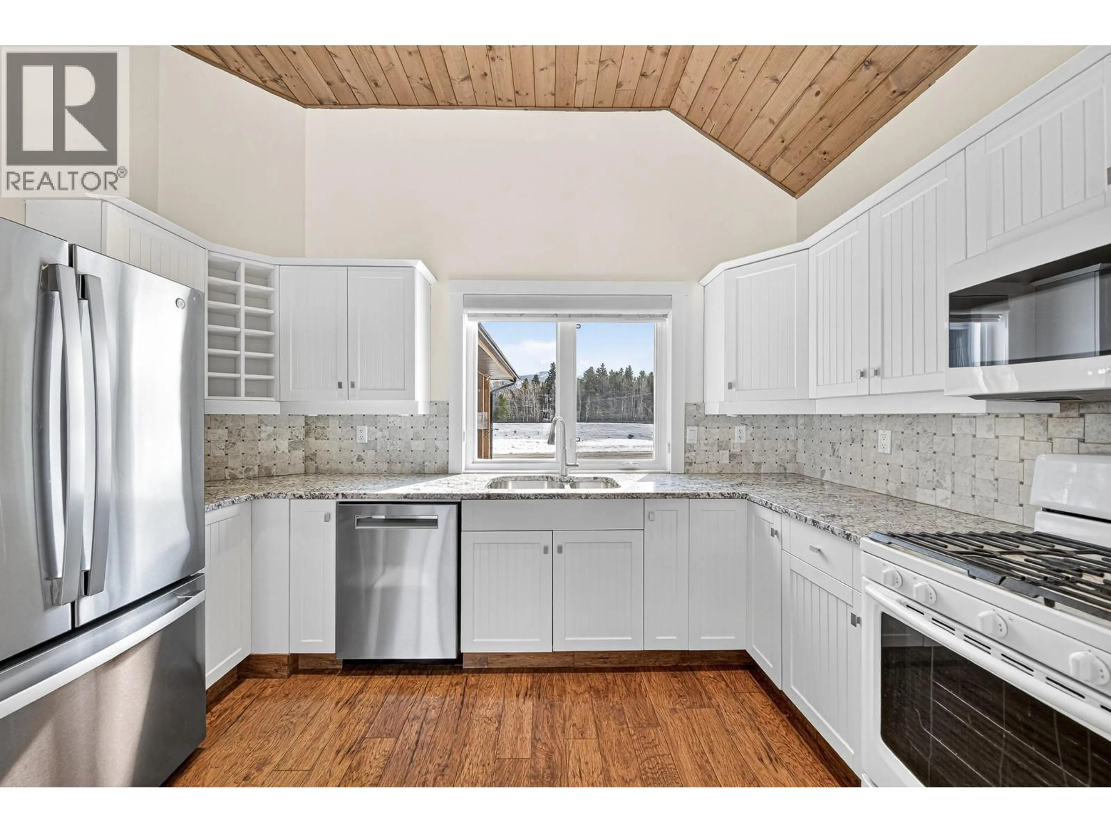 Open concept kitchen, unknown for 2005 GOLDEN EAGLE DRIVE, Sparwood British Columbia V0B2G2