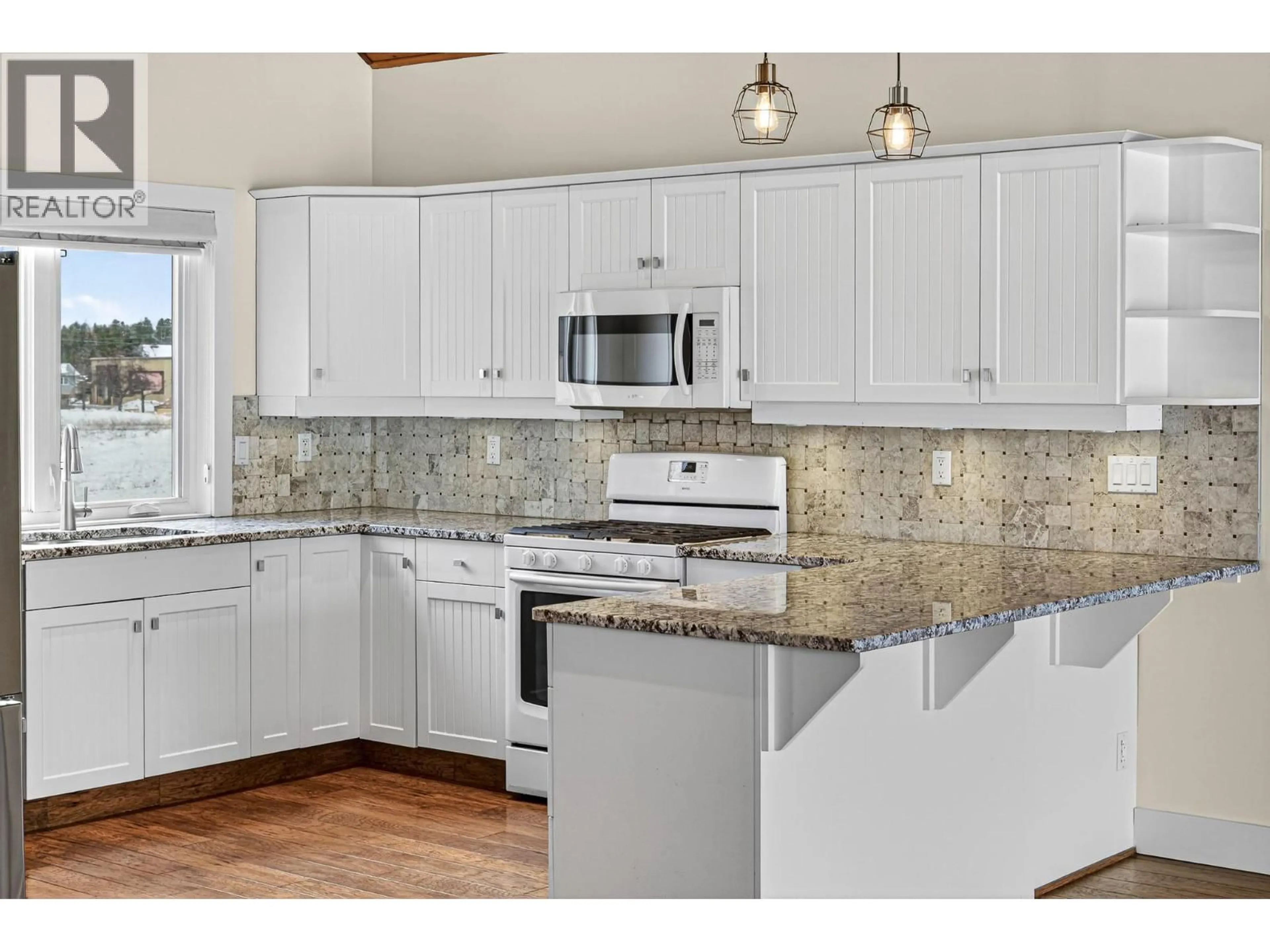 Open concept kitchen, unknown for 2005 GOLDEN EAGLE DRIVE, Sparwood British Columbia V0B2G2