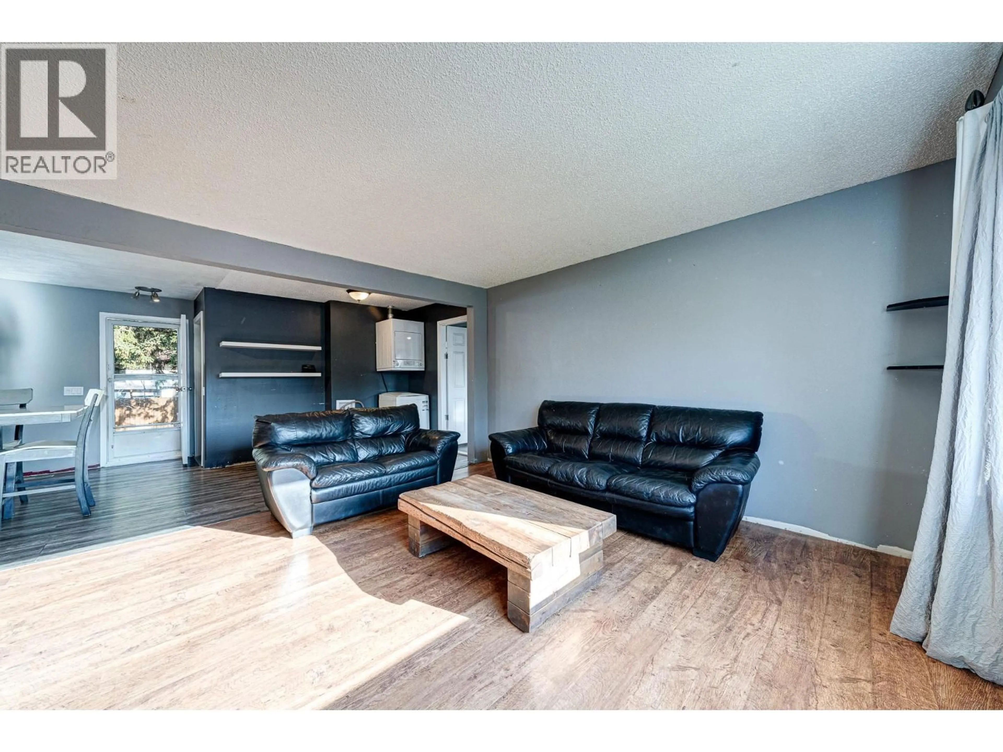 Living room with furniture, wood/laminate floor for 850 MINTO CRESCENT, Elkford British Columbia V0B1H0