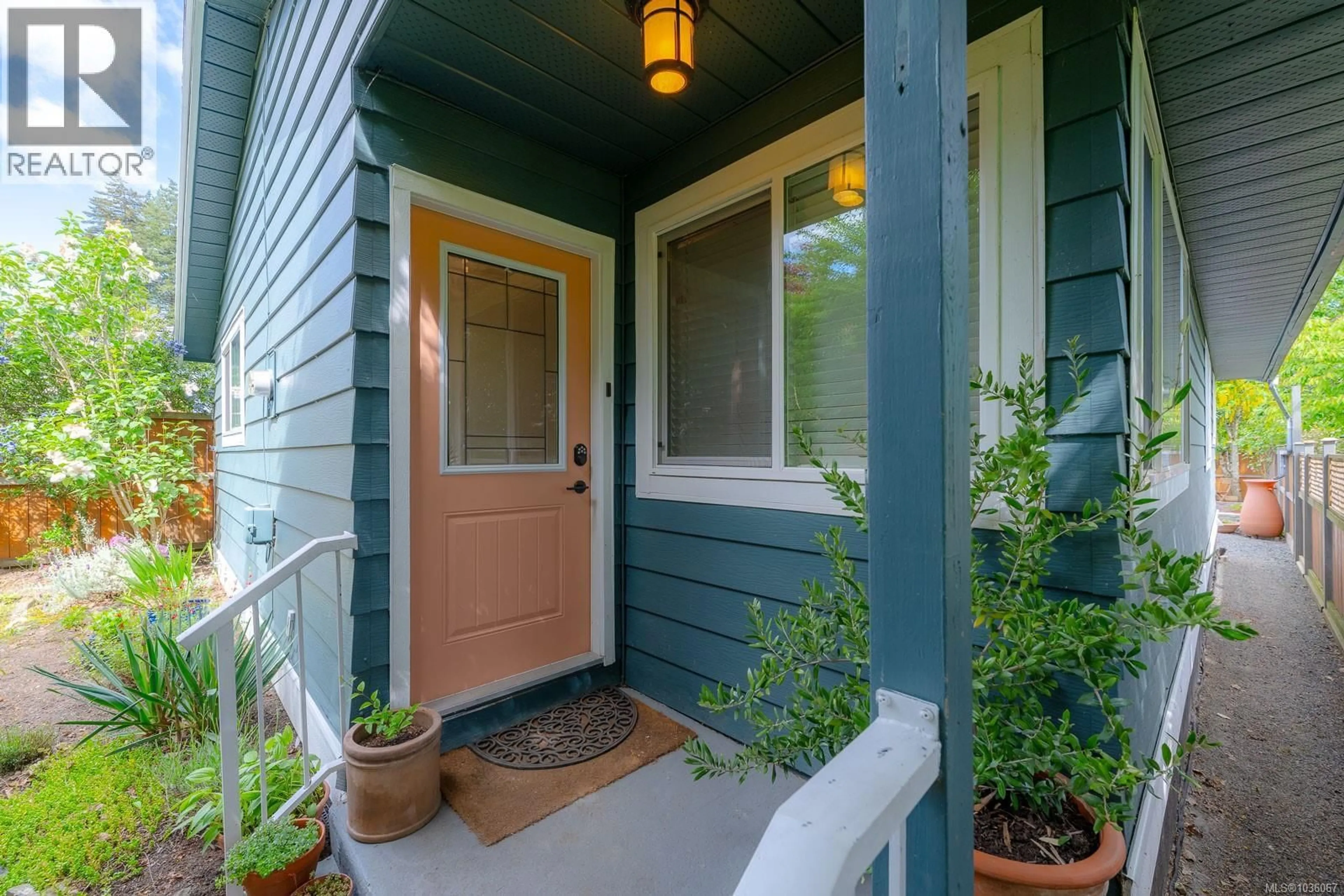 Indoor entryway for 1040 MOYSE CRESCENT, Nanaimo British Columbia V9S2G6