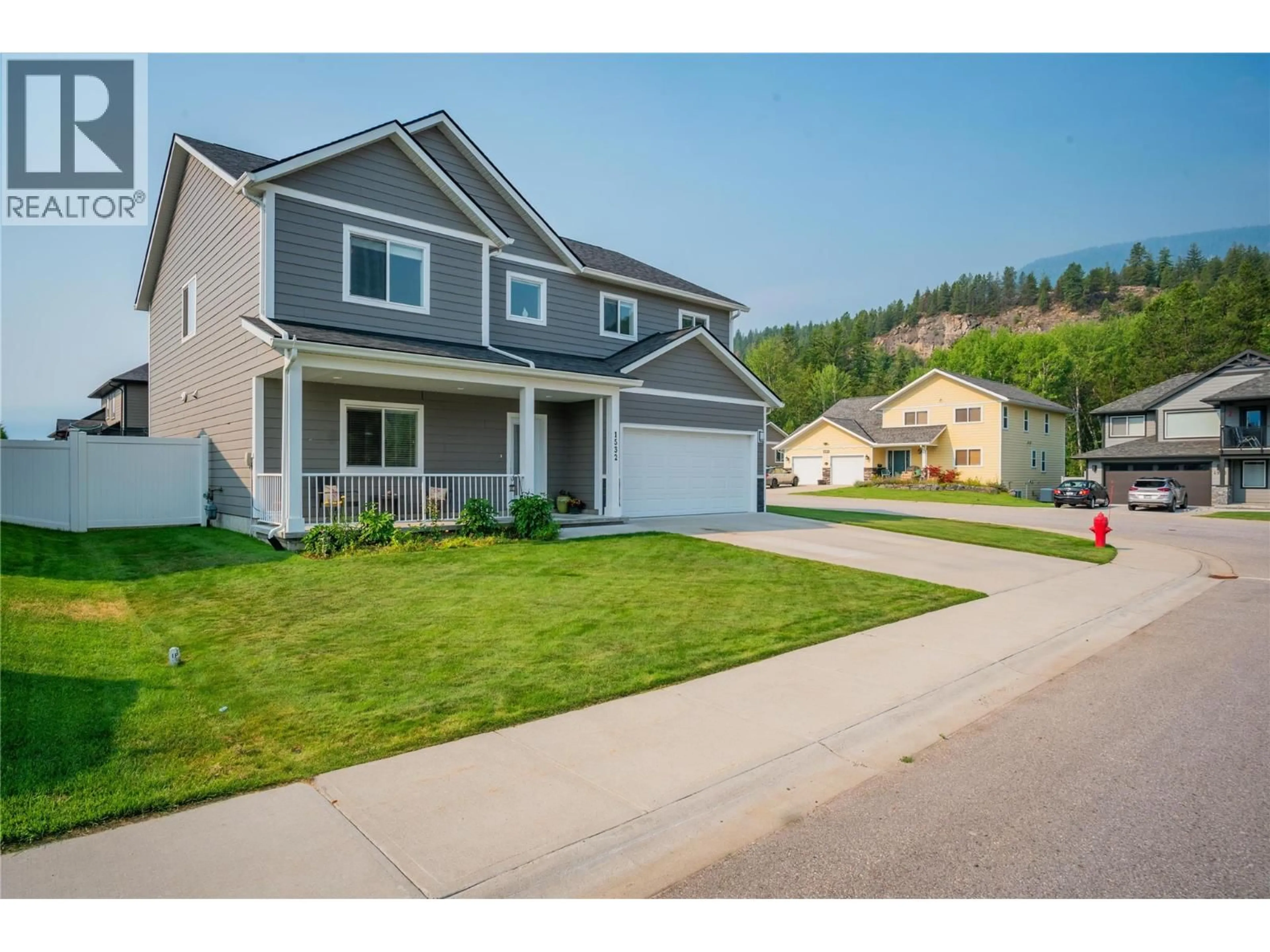 Home with vinyl exterior material, street for 1532 ASPEN LANE, Castlegar British Columbia V1N4X8