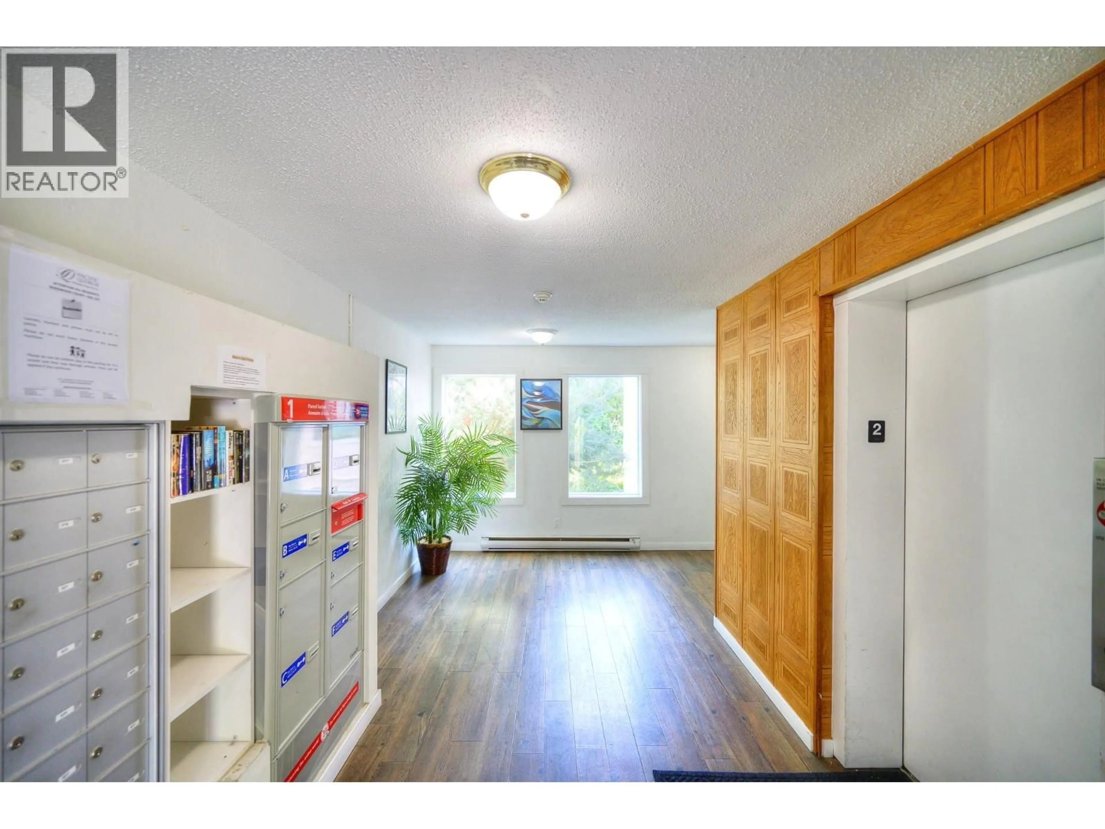 Indoor entryway for 423 - 815 SOUTHILL STREET, Kamloops British Columbia V2B5L9