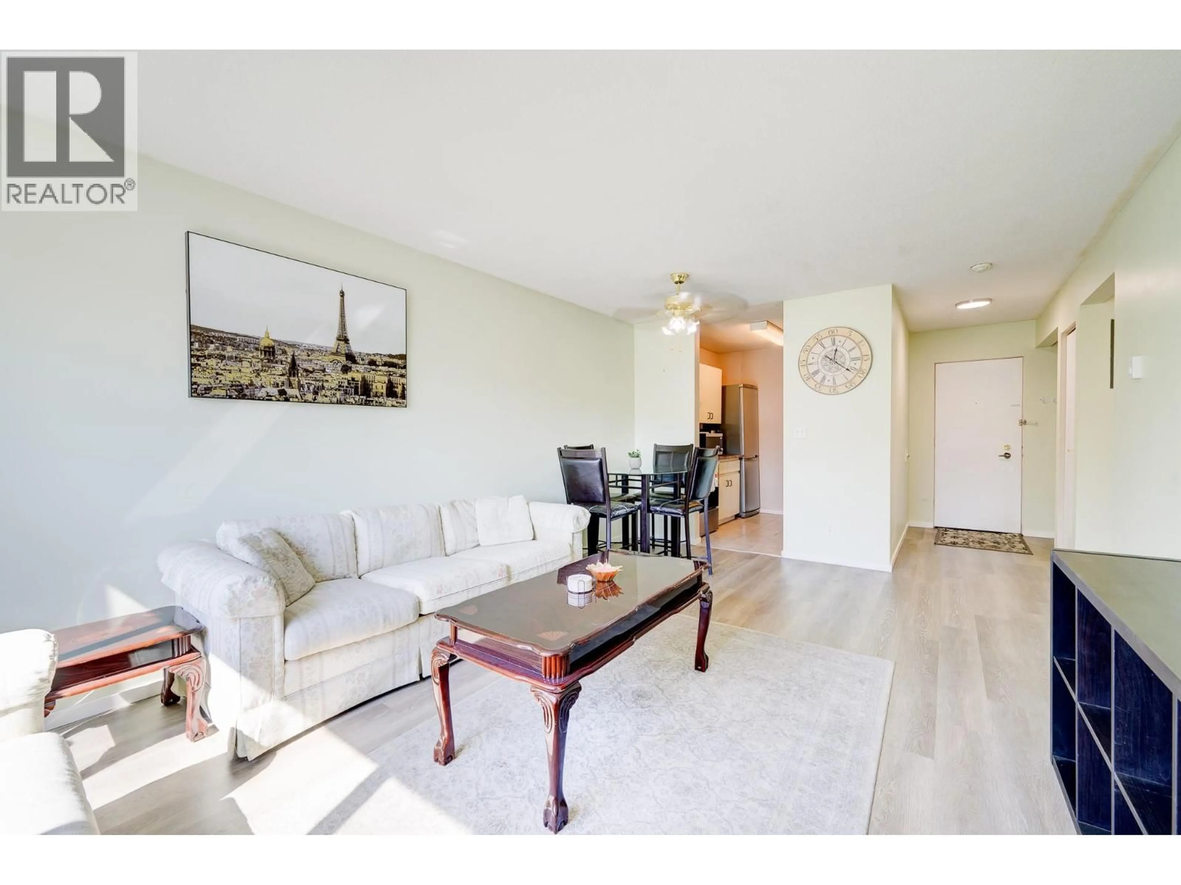 Living room with furniture, unknown for 423 - 815 SOUTHILL STREET, Kamloops British Columbia V2B5L9