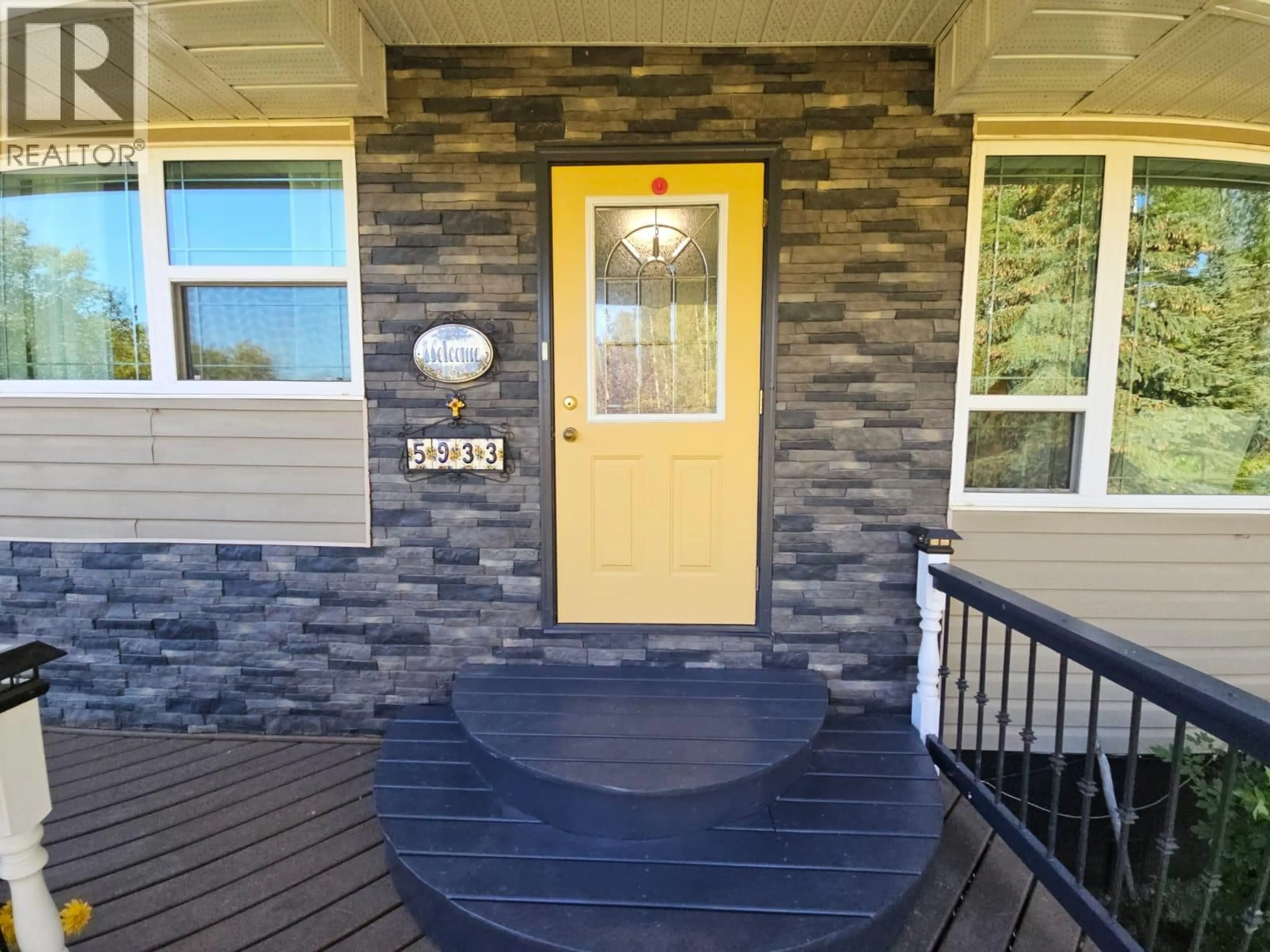 Indoor entryway for 5933 KURJATA ROAD, Chetwynd British Columbia V0C1J0