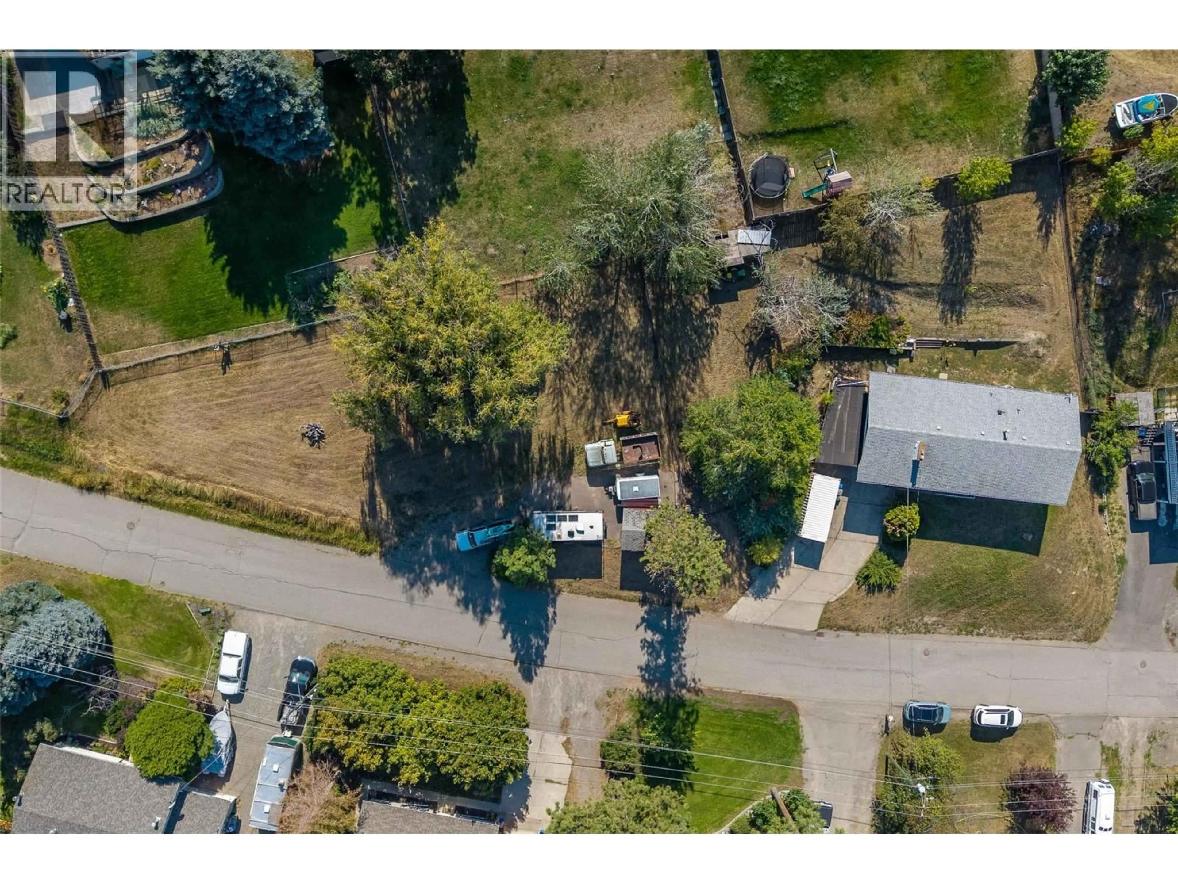 A pic from outside/outdoor area/front of a property/back of a property/a pic from drone, street for 1289 FOXWOOD LANE, Kamloops British Columbia V2C5E4