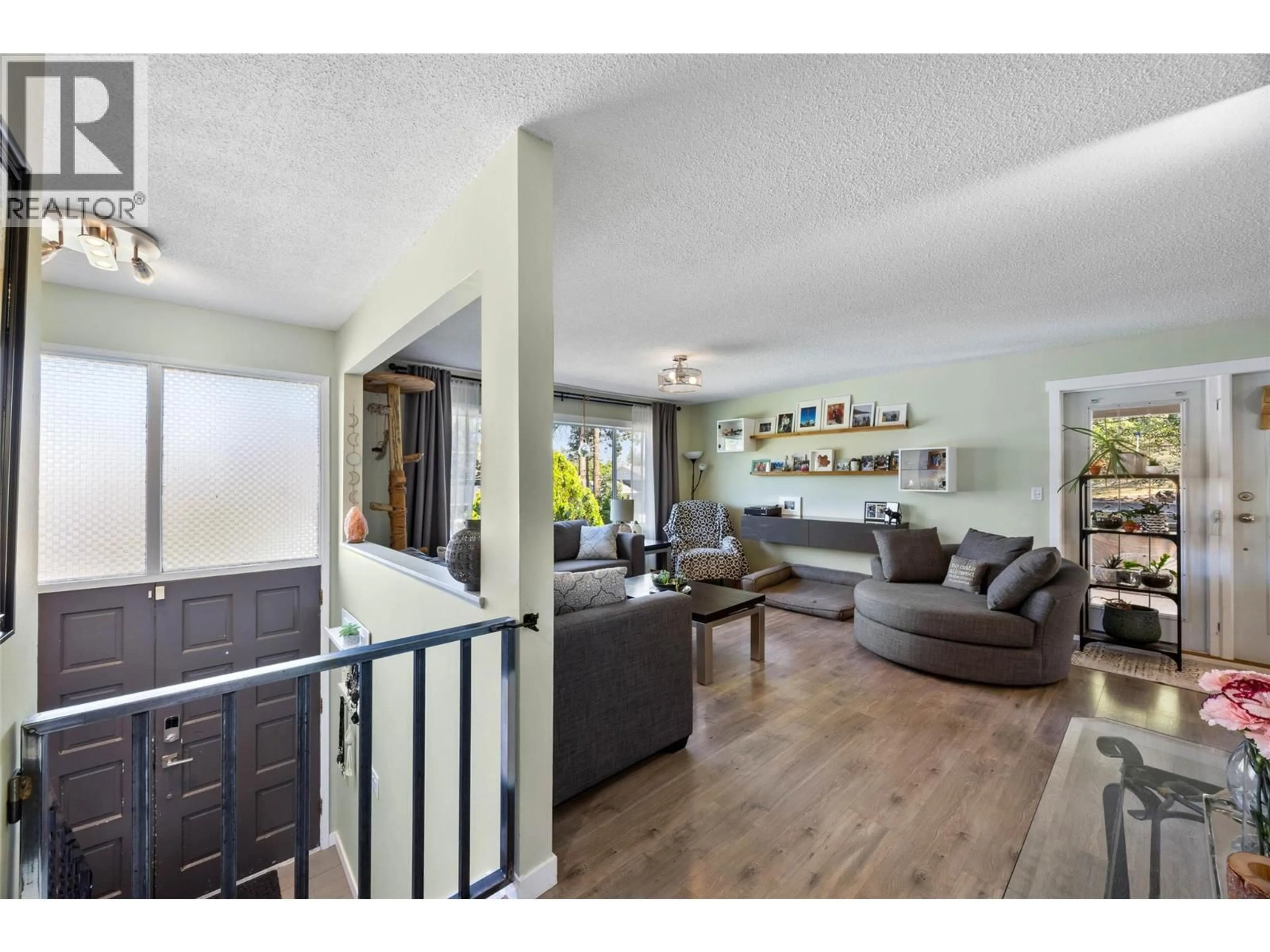 Living room with furniture, wood/laminate floor for 1289 FOXWOOD LANE, Kamloops British Columbia V2C5E4