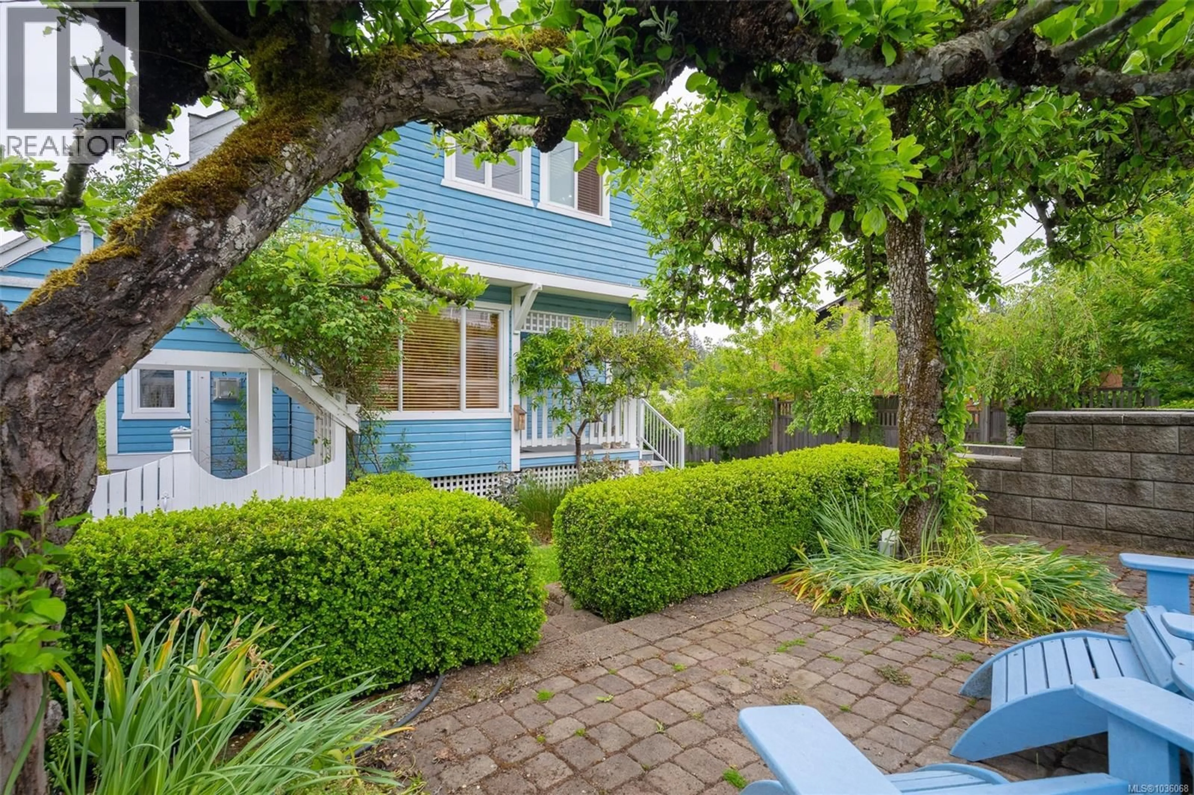 Patio, street for 437 DAVIS ROAD, Ladysmith British Columbia V9G1V5