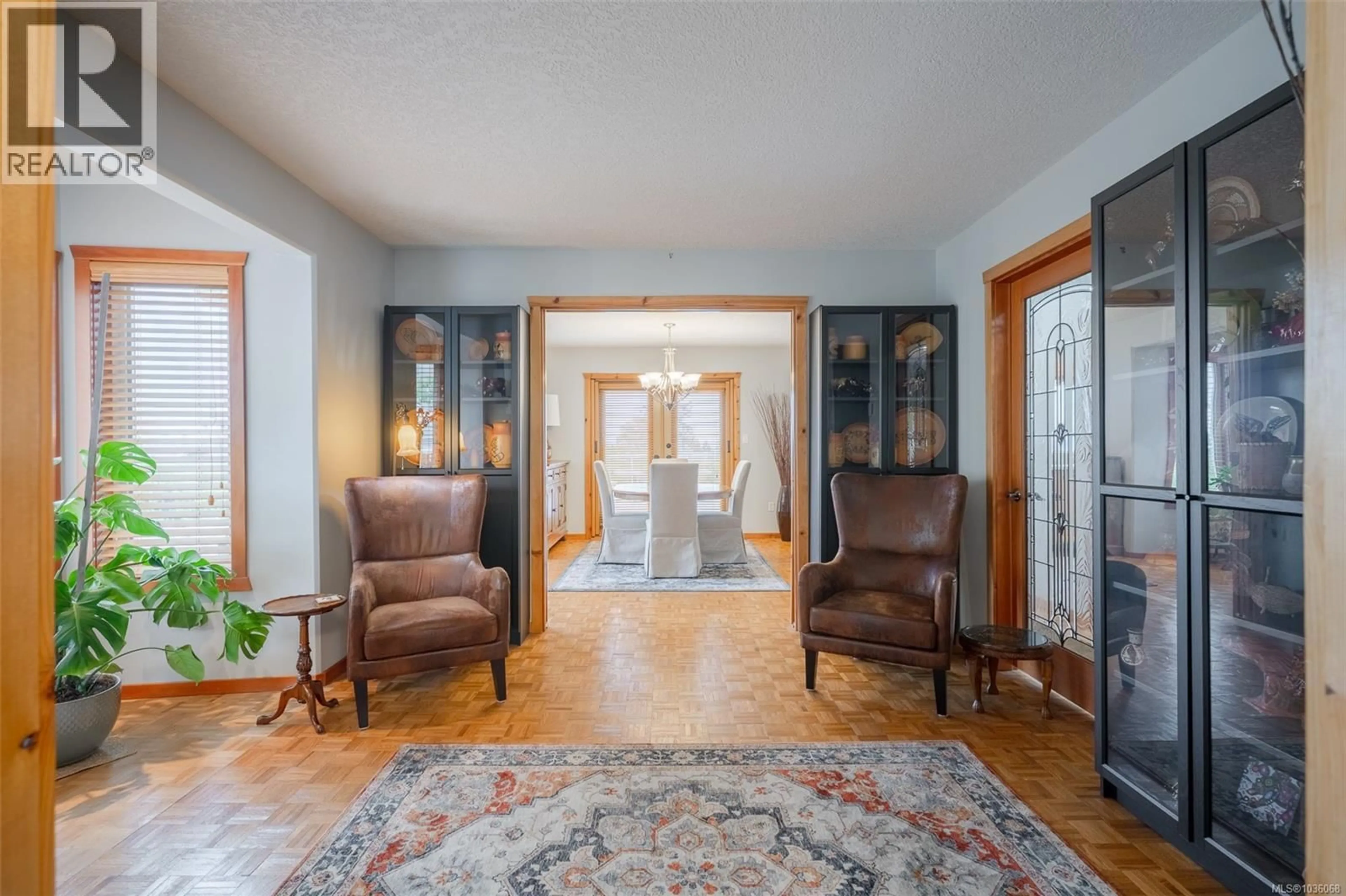 Indoor foyer for 437 DAVIS ROAD, Ladysmith British Columbia V9G1V5