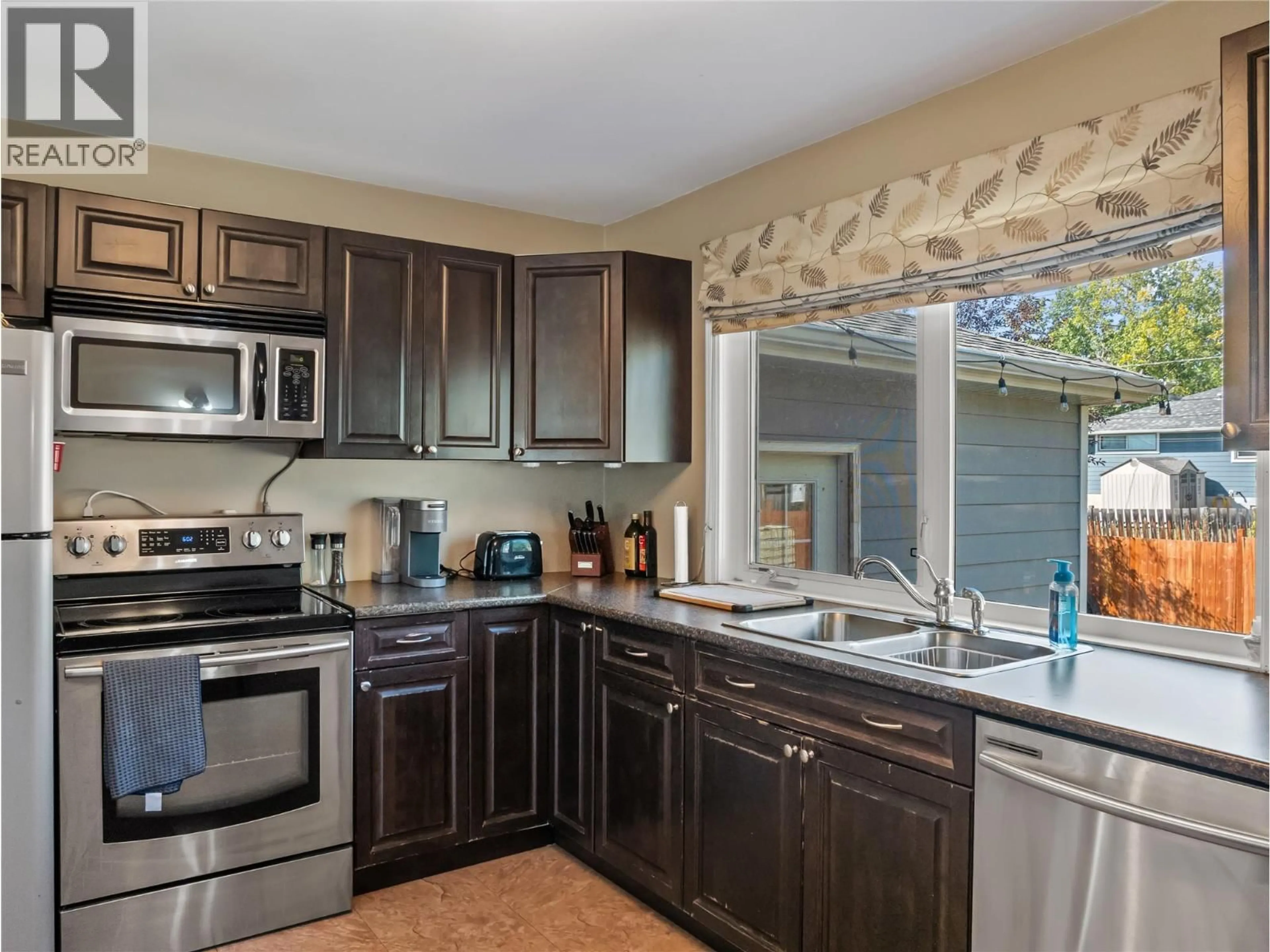 Standard kitchen, ceramic/tile floor for 1812 91 AVENUE, Dawson Creek British Columbia V1G1B1