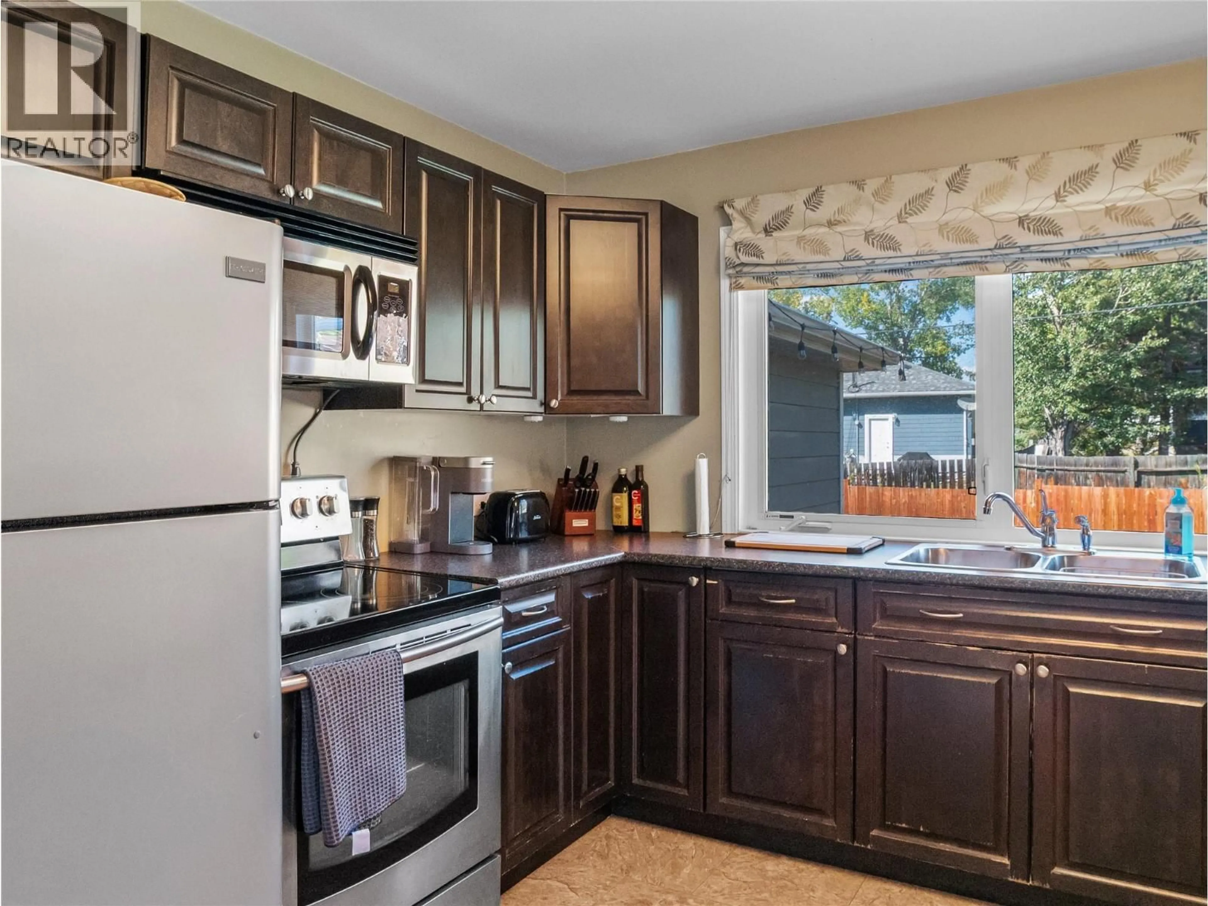 Standard kitchen, unknown for 1812 91 AVENUE, Dawson Creek British Columbia V1G1B1
