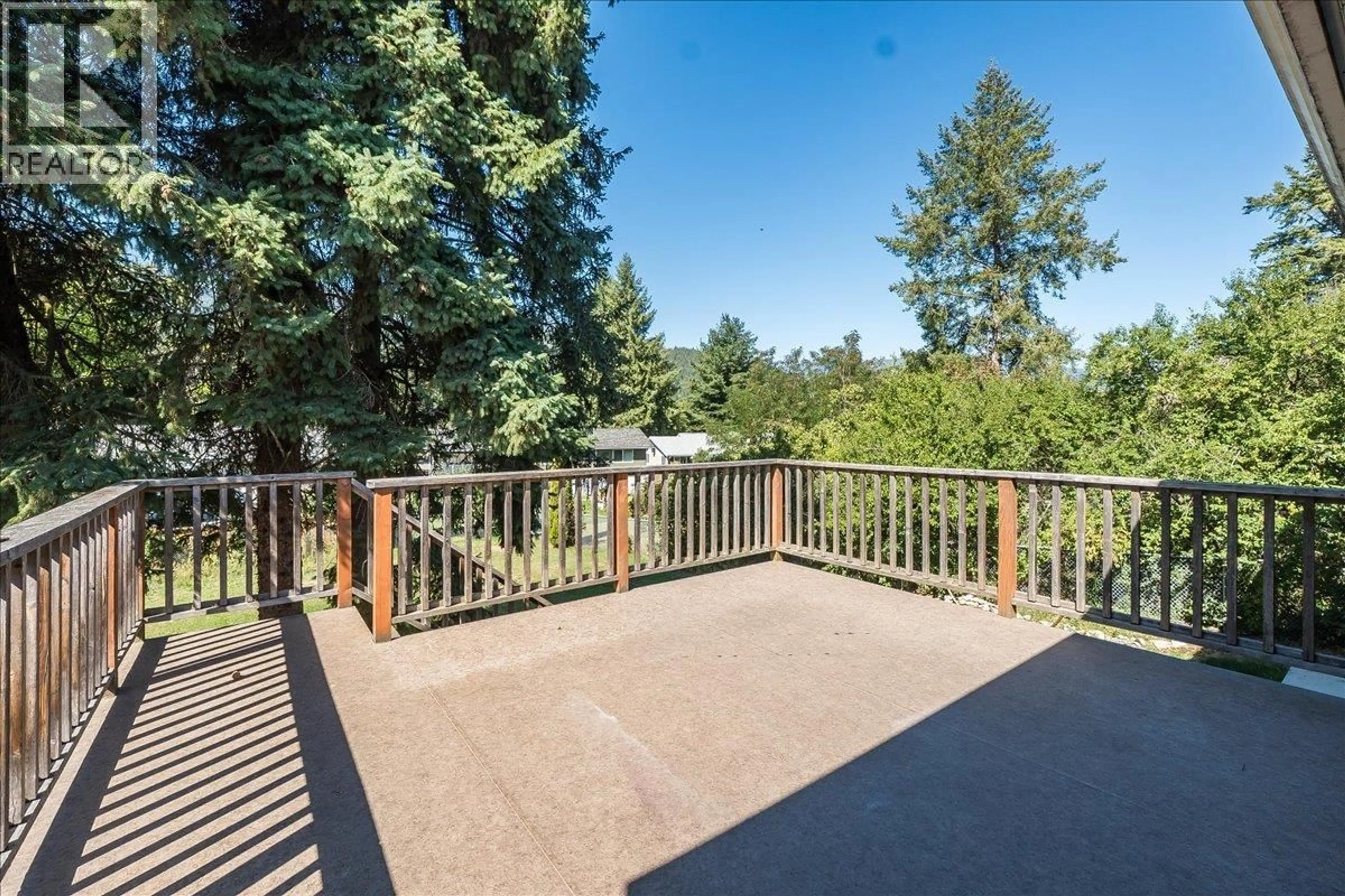 Patio, forest/trees view for 1916 RIVERSIDE CRESCENT, Castlegar British Columbia V1N3W6