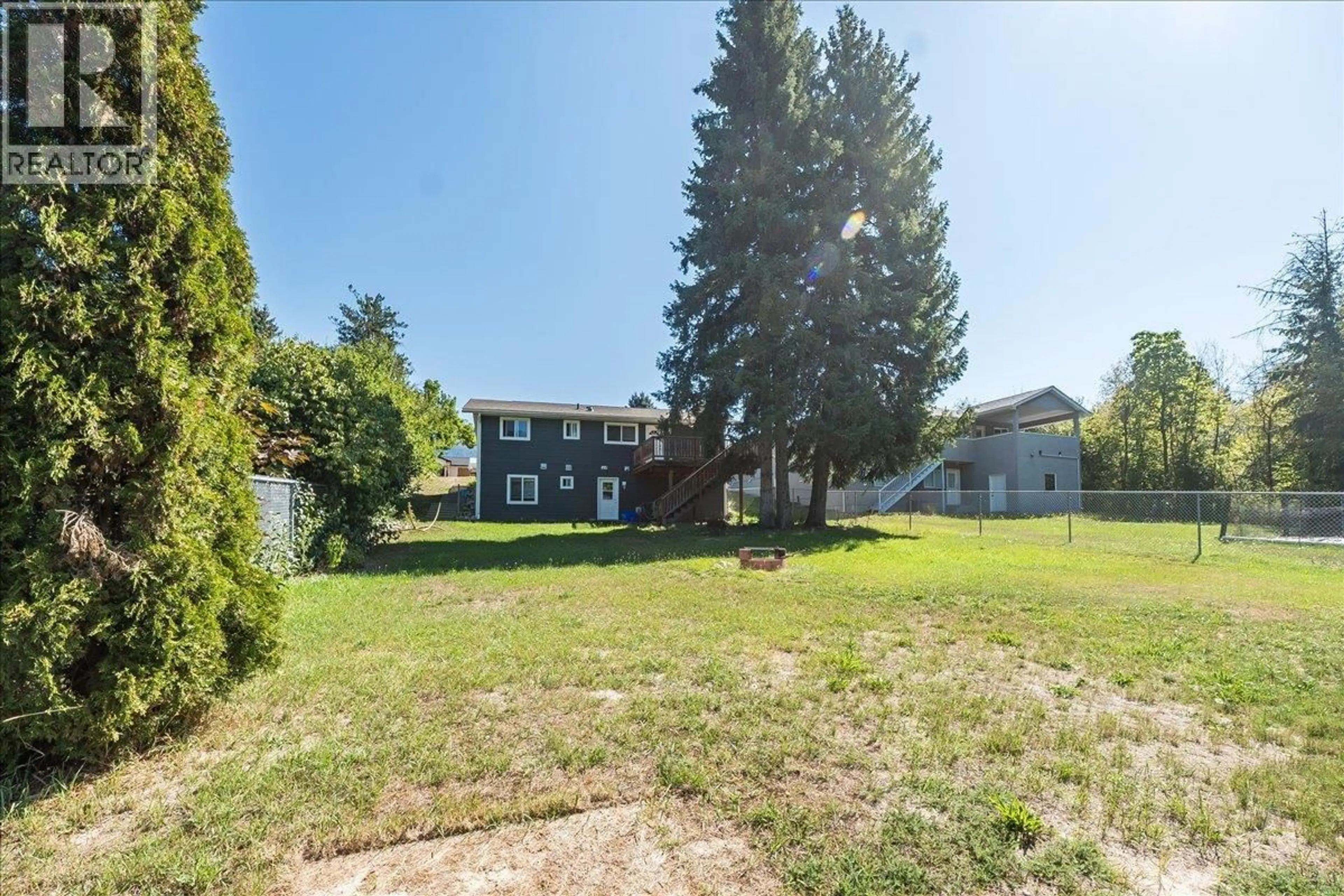 A pic from outside/outdoor area/front of a property/back of a property/a pic from drone, unknown for 1916 RIVERSIDE CRESCENT, Castlegar British Columbia V1N3W6