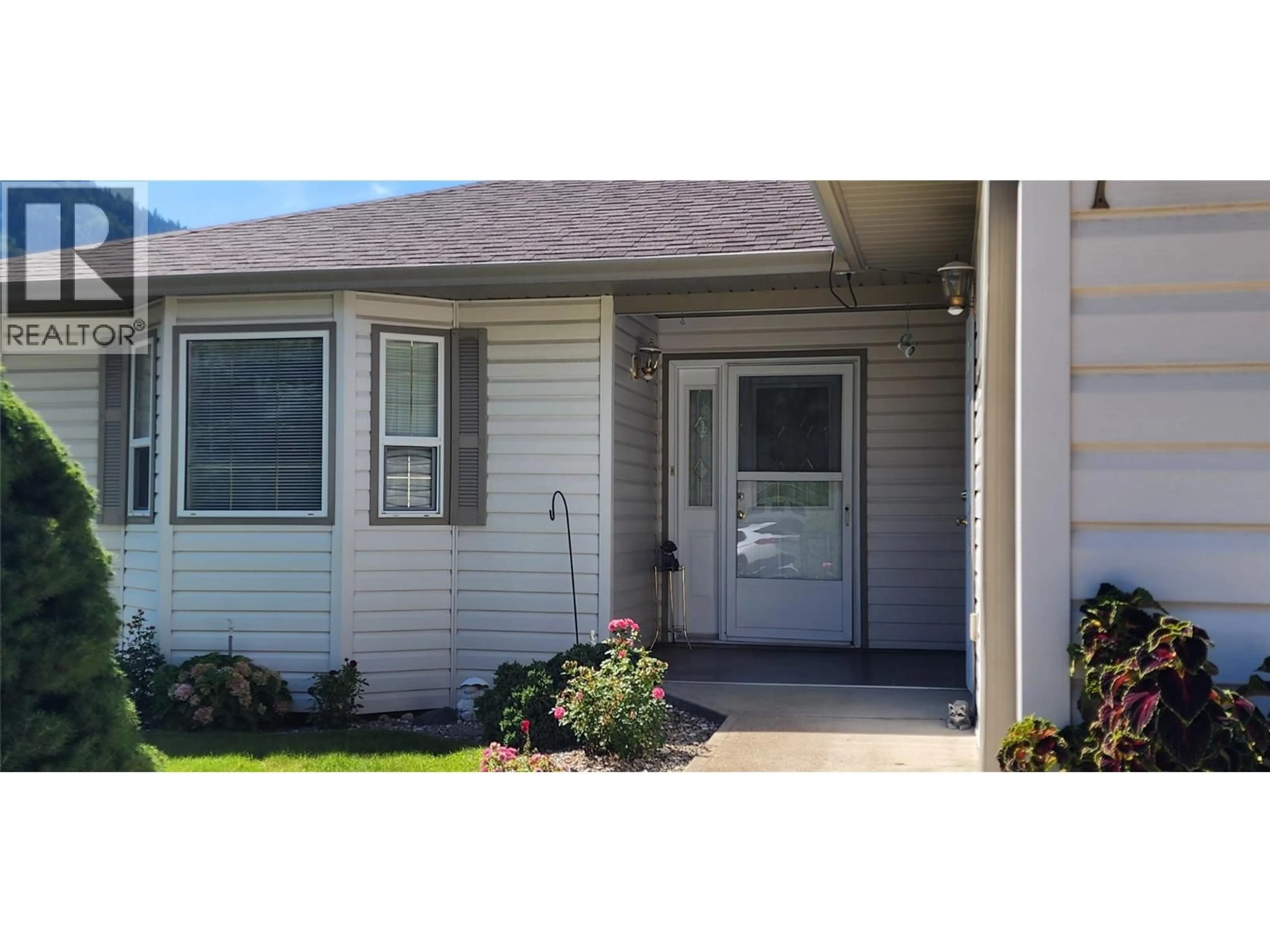 Home with vinyl exterior material, street for 7661 CREMA DRIVE, Trail British Columbia V1R2Y8