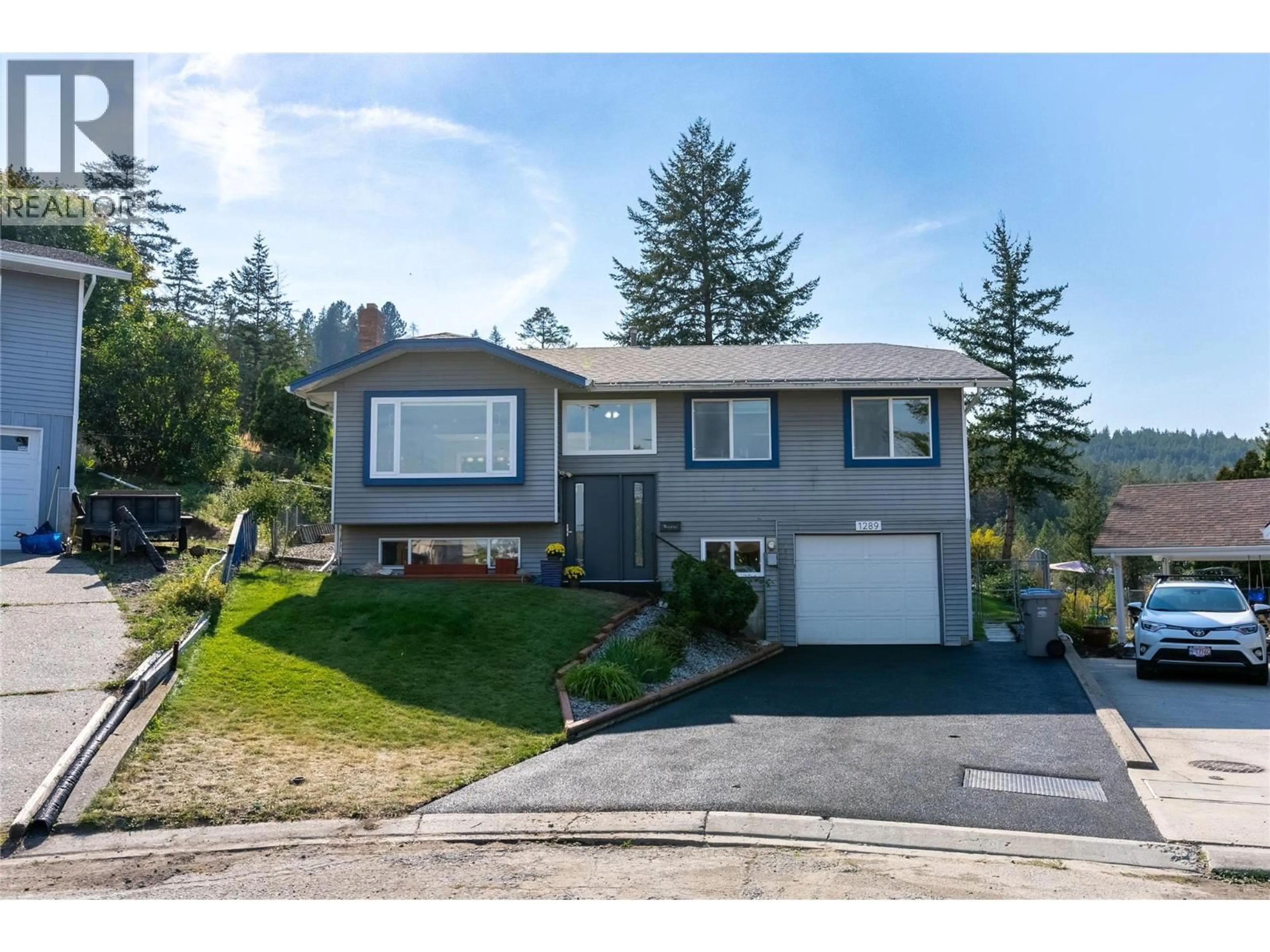 Home with vinyl exterior material, street for 1289 HARRISON PLACE, Kamloops British Columbia V1S1M2