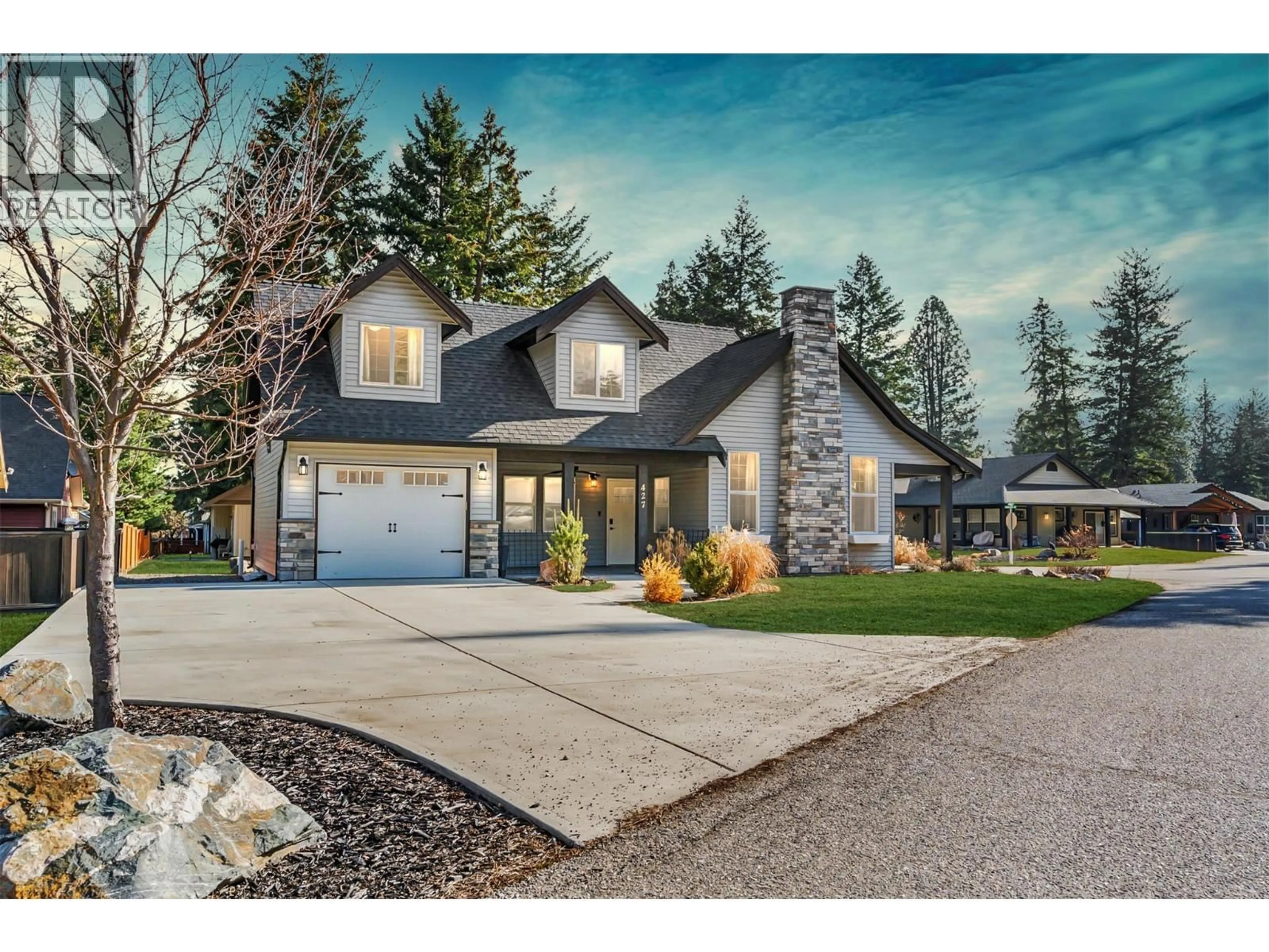 Home with vinyl exterior material, street for 427 HUMMINGBIRD AVENUE, Vernon British Columbia V1H2A1