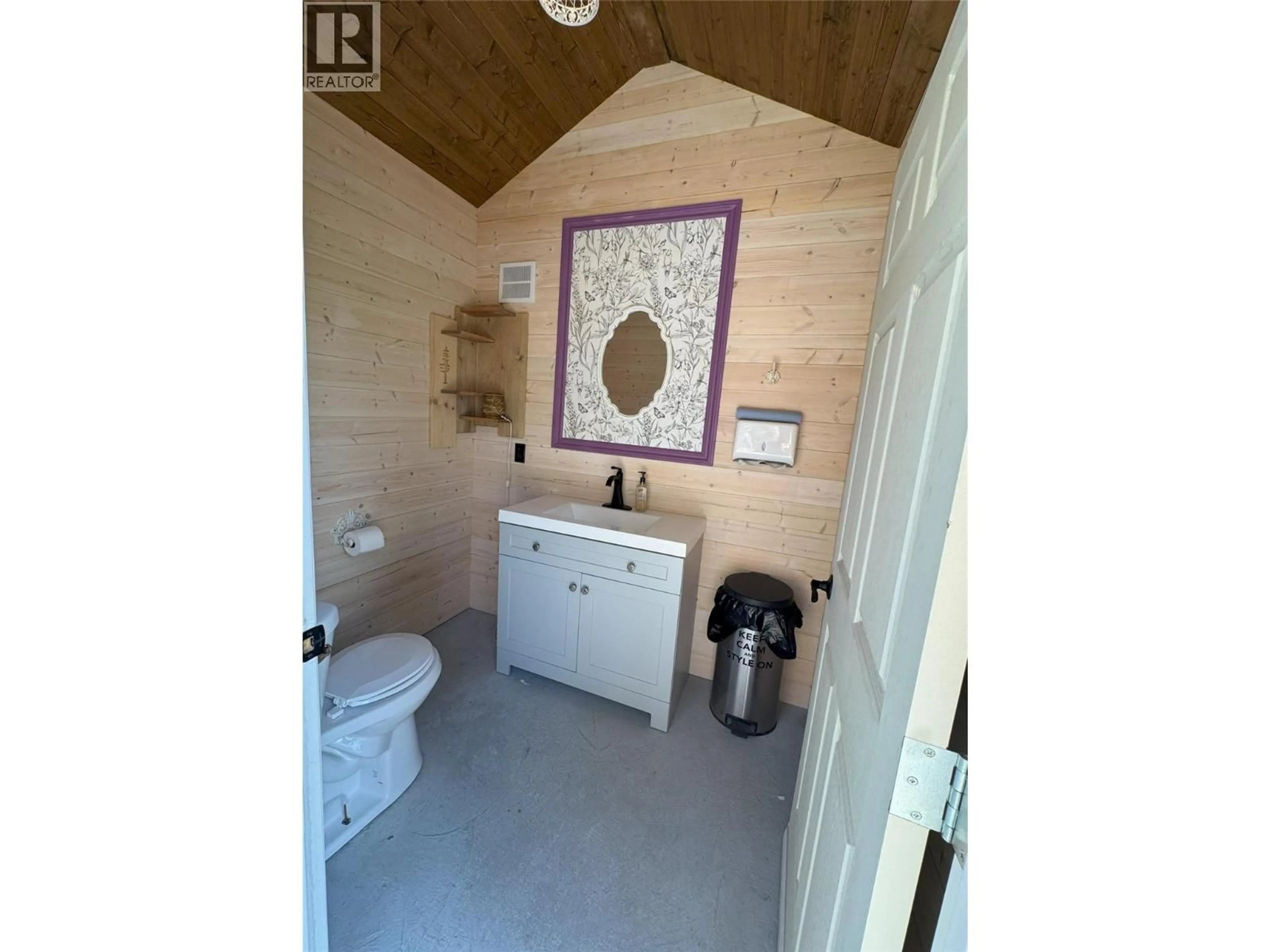 Standard bathroom, unknown for 1605 24TH AVENUE SOUTH, Cranbrook British Columbia V1C6Y8