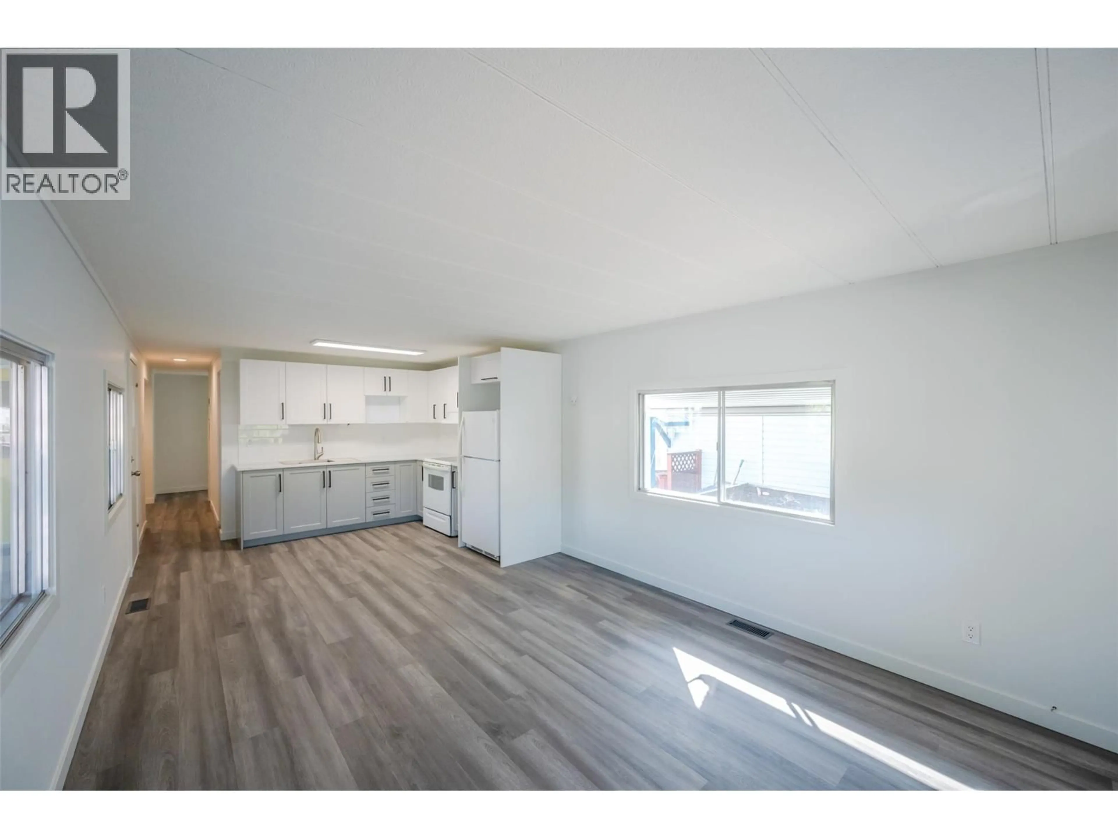 A pic of a room for 14 - 197 DAUPHIN AVENUE, Penticton British Columbia V2A3S3