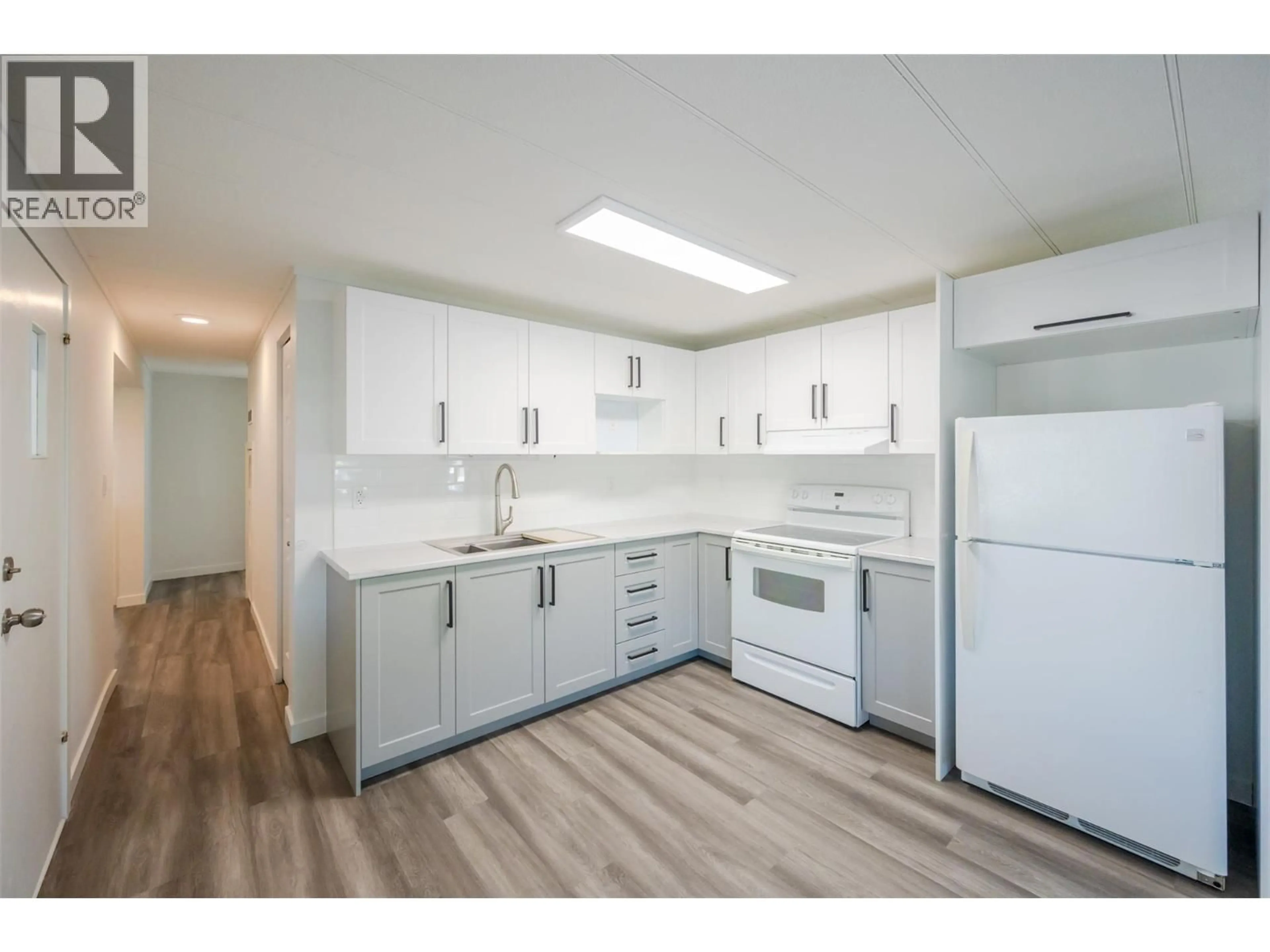 Standard kitchen, unknown for 14 - 197 DAUPHIN AVENUE, Penticton British Columbia V2A3S3
