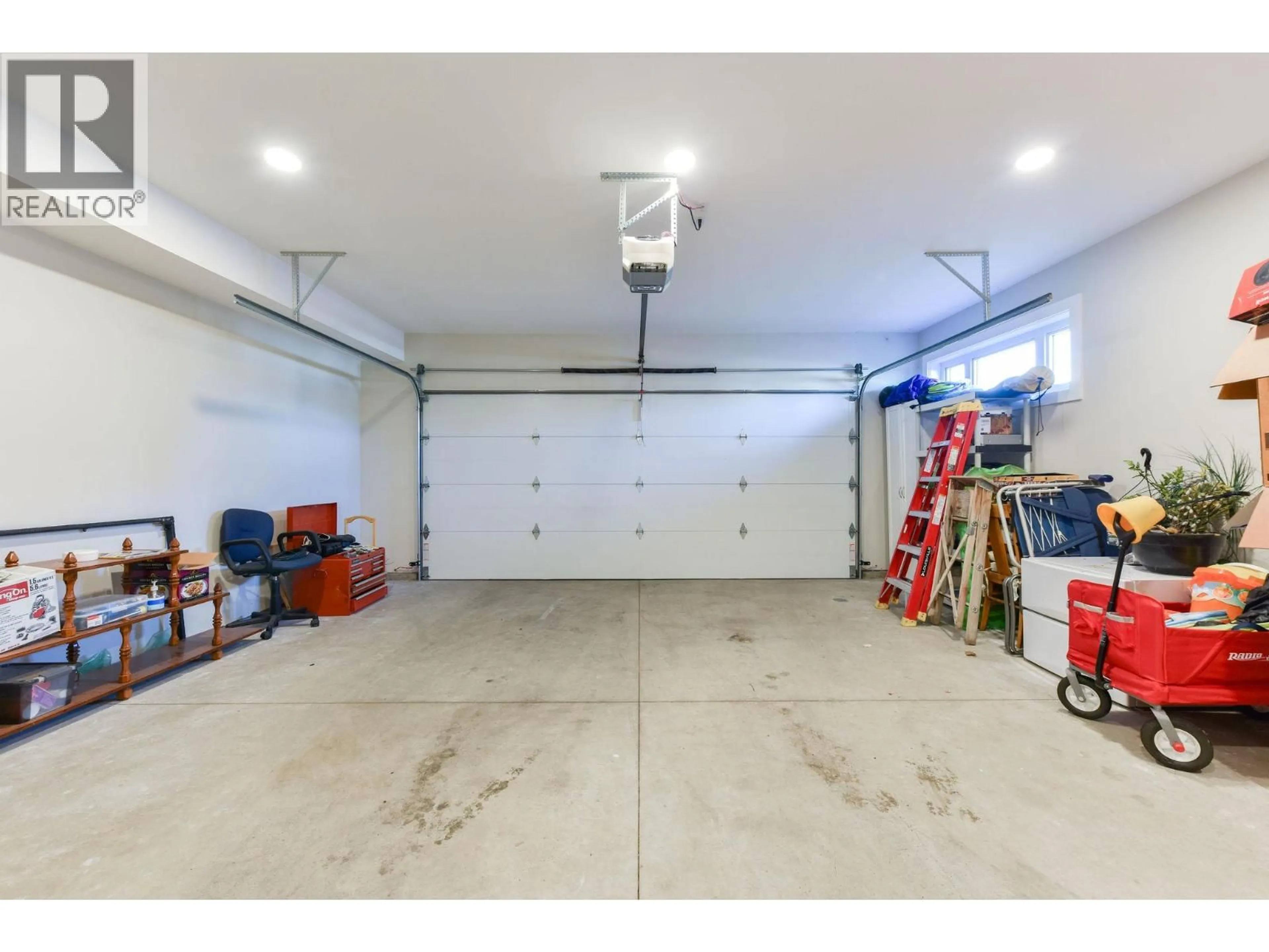 Indoor garage for 101 - 222 LEE AVENUE, Penticton British Columbia V2A0G2