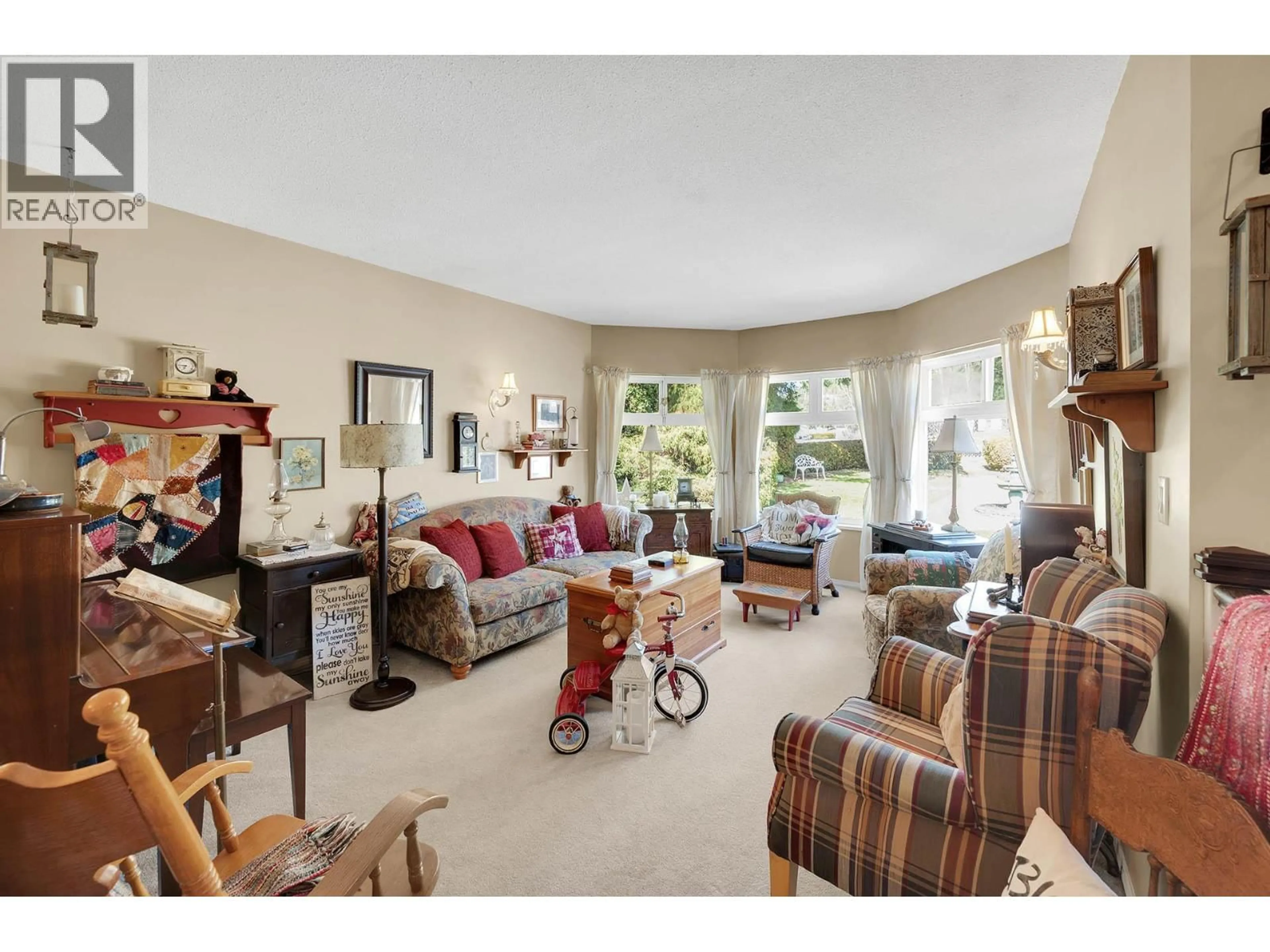 Living room with furniture, carpet floor for 361 WYNDHAVEN PLACE, Clearwater British Columbia V0E1N1