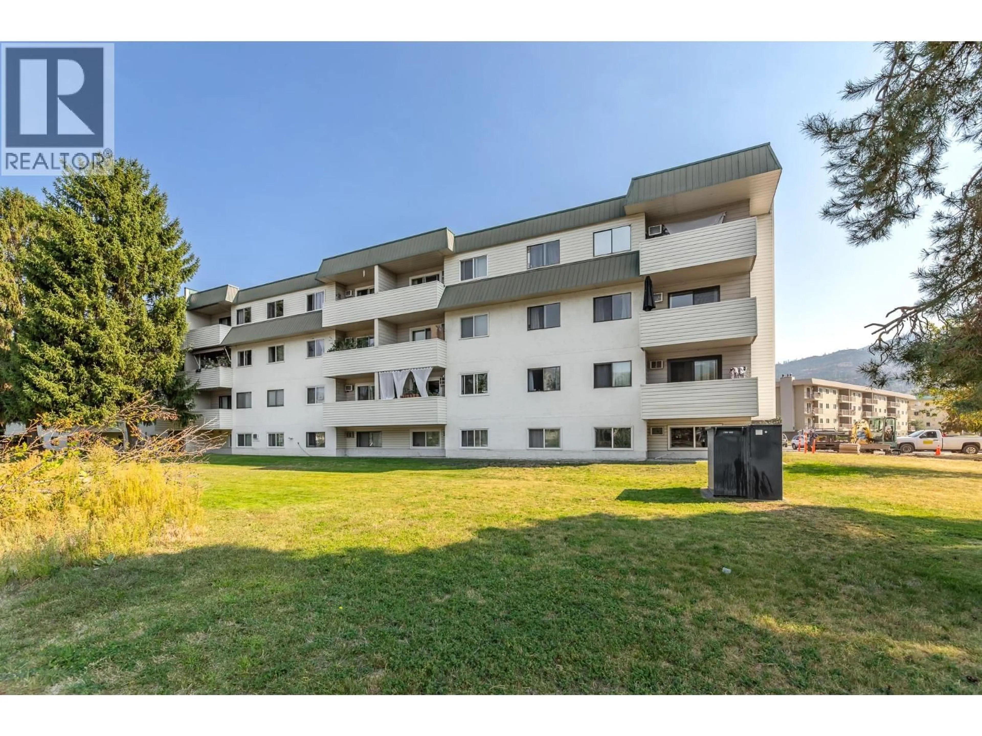 Patio, building for 313 - 150 SKAHA PLACE, Penticton British Columbia V2A7K1