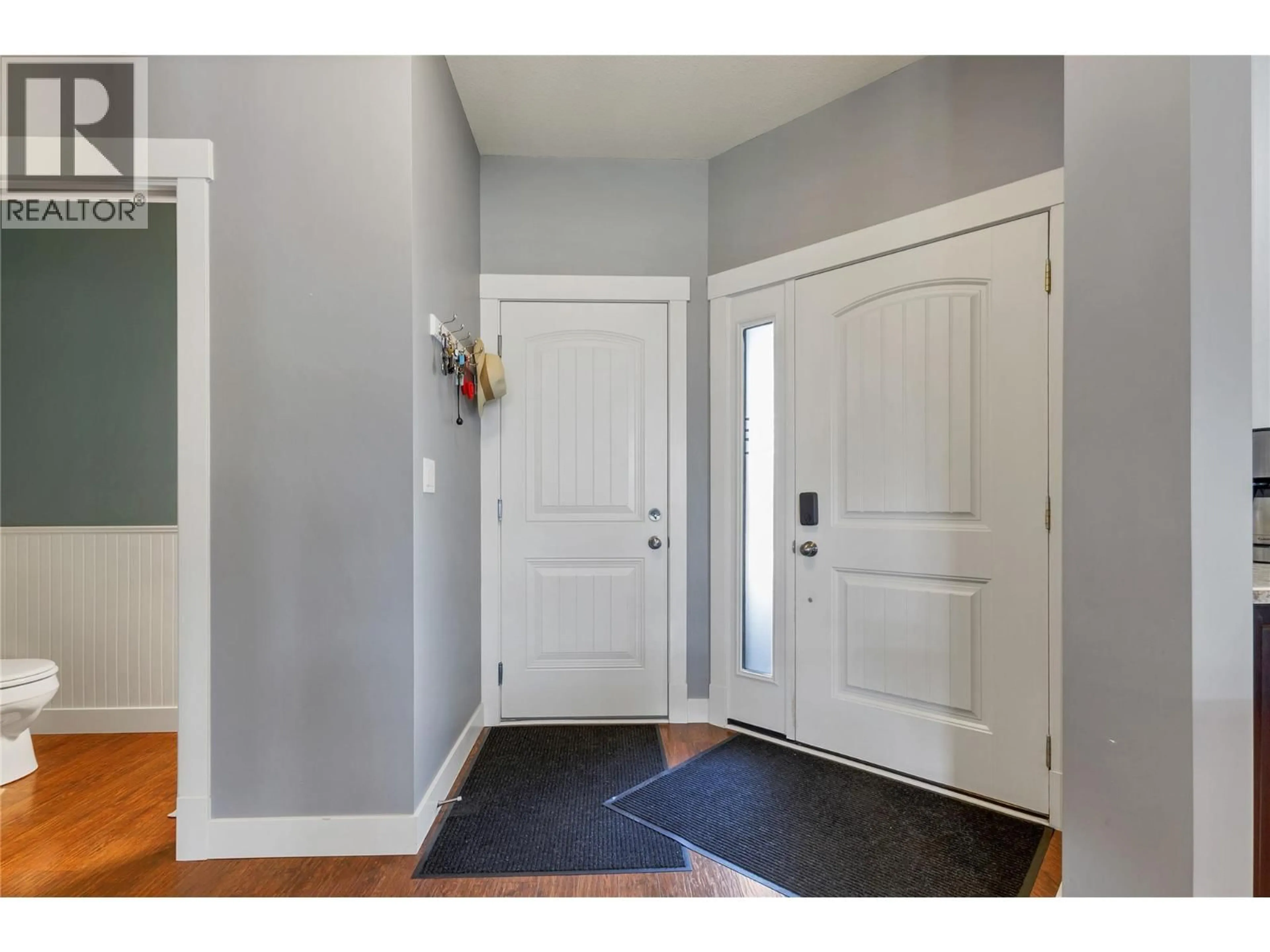 Indoor entryway for 245 - 3780 SCHUBERT ROAD, Armstrong British Columbia V4Y0Y1