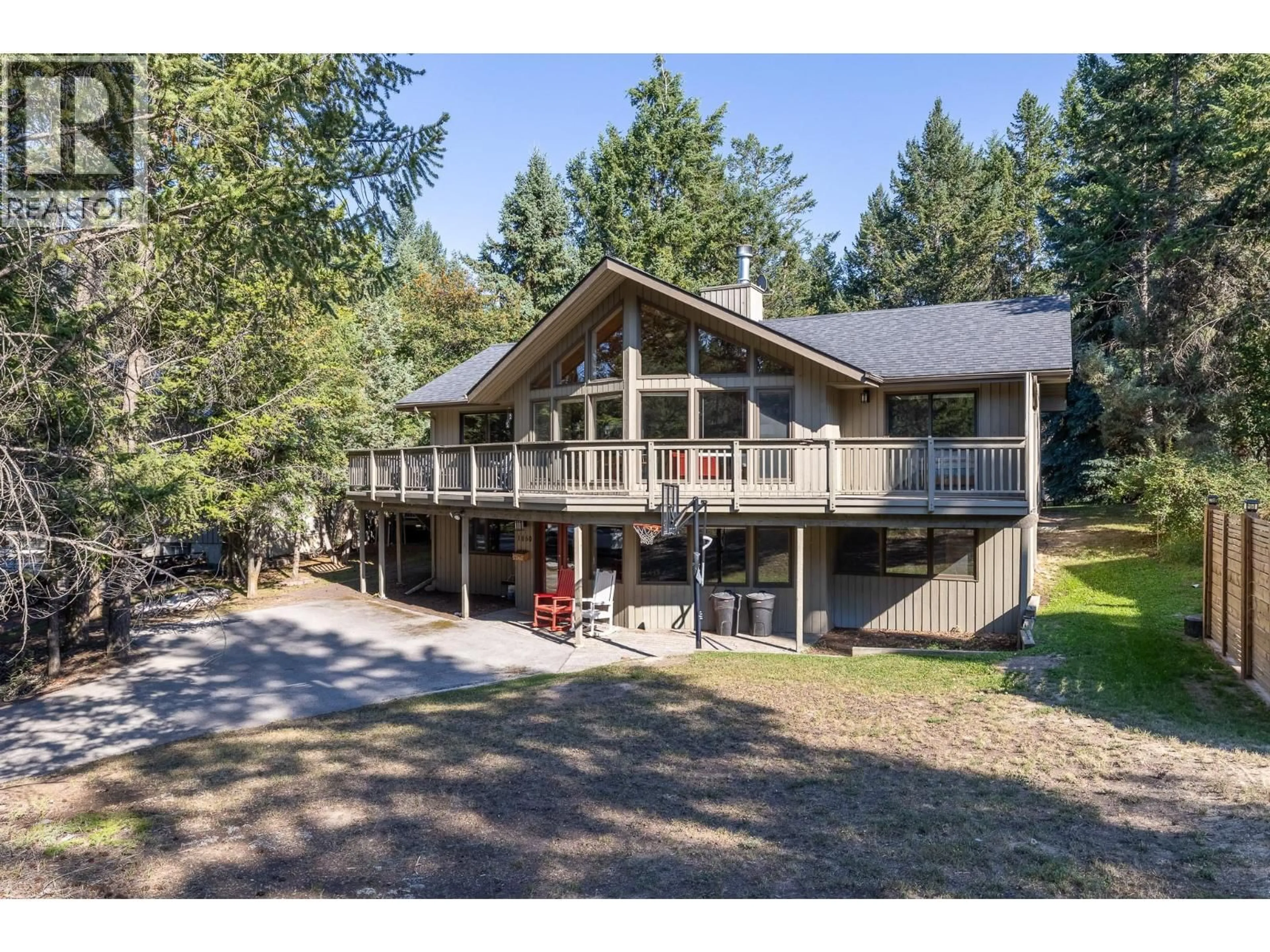 A pic from outside/outdoor area/front of a property/back of a property/a pic from drone, mountain view for 1060 RIDGE WAY, Windermere British Columbia V0A1K3