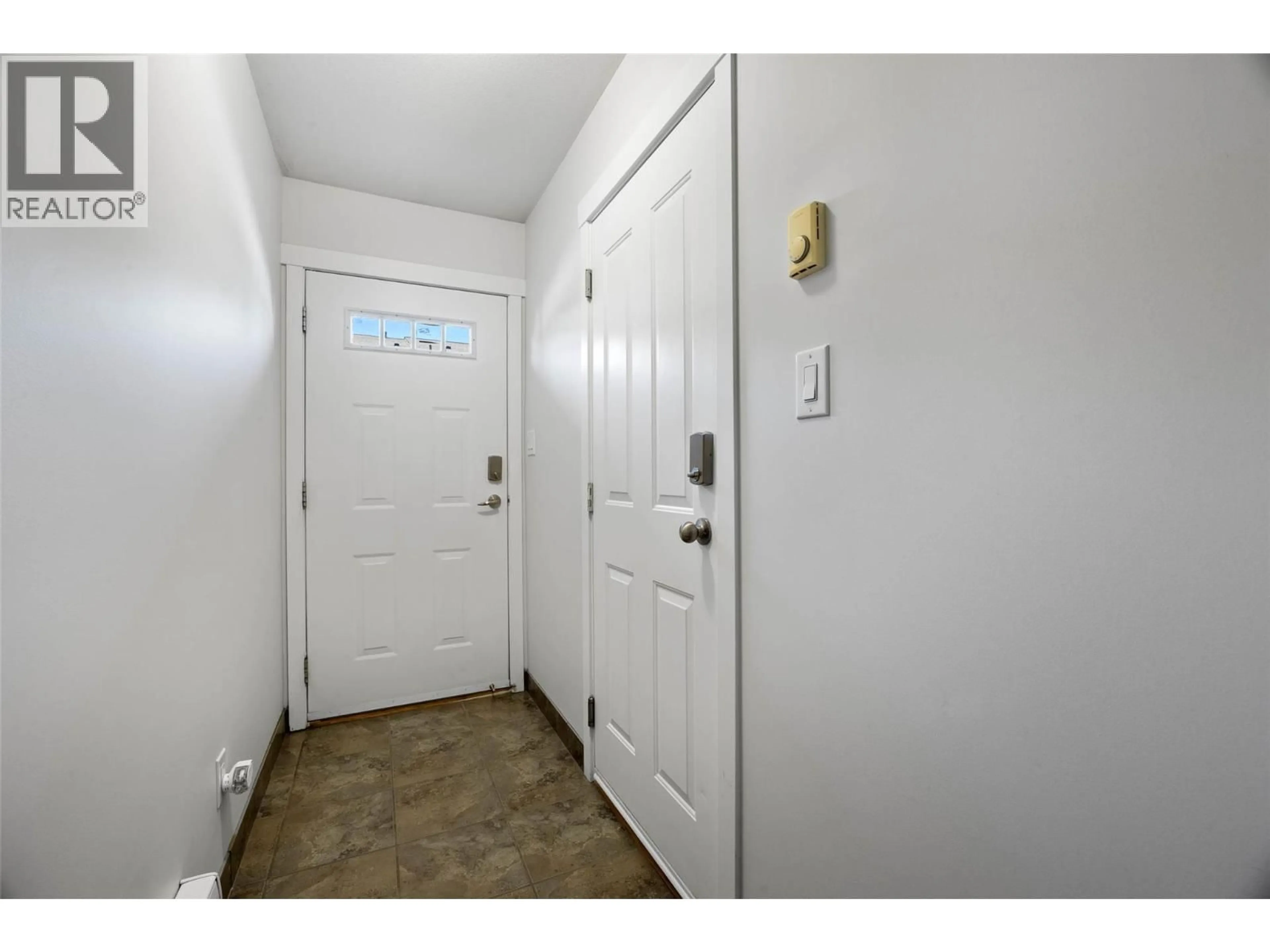 Indoor entryway for 19 - 1970 BRAEVIEW PLACE, Kamloops British Columbia V1S0A2