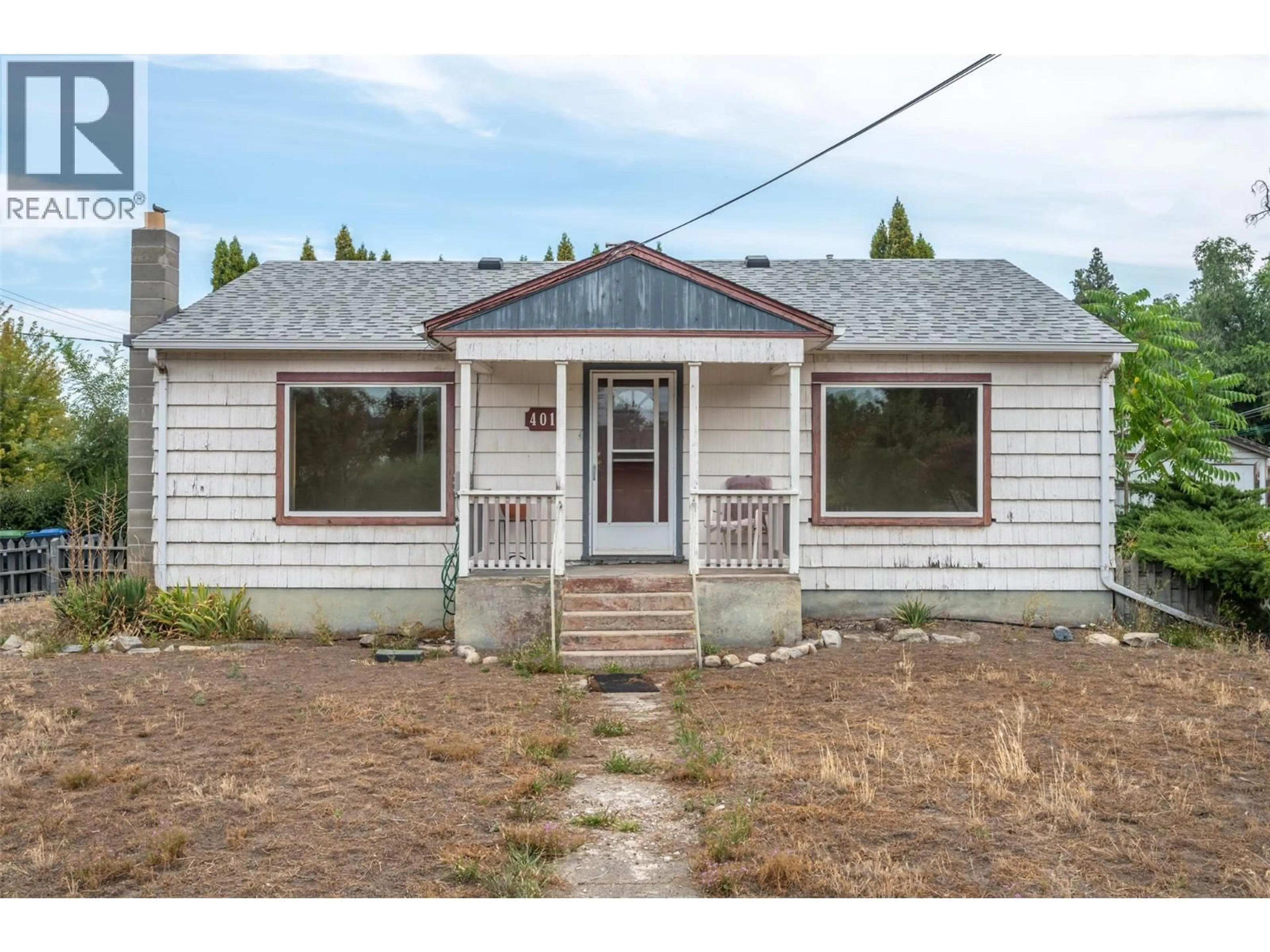 Home with vinyl exterior material, street for 401 WADE AVENUE EAST, Penticton British Columbia V2A4H7