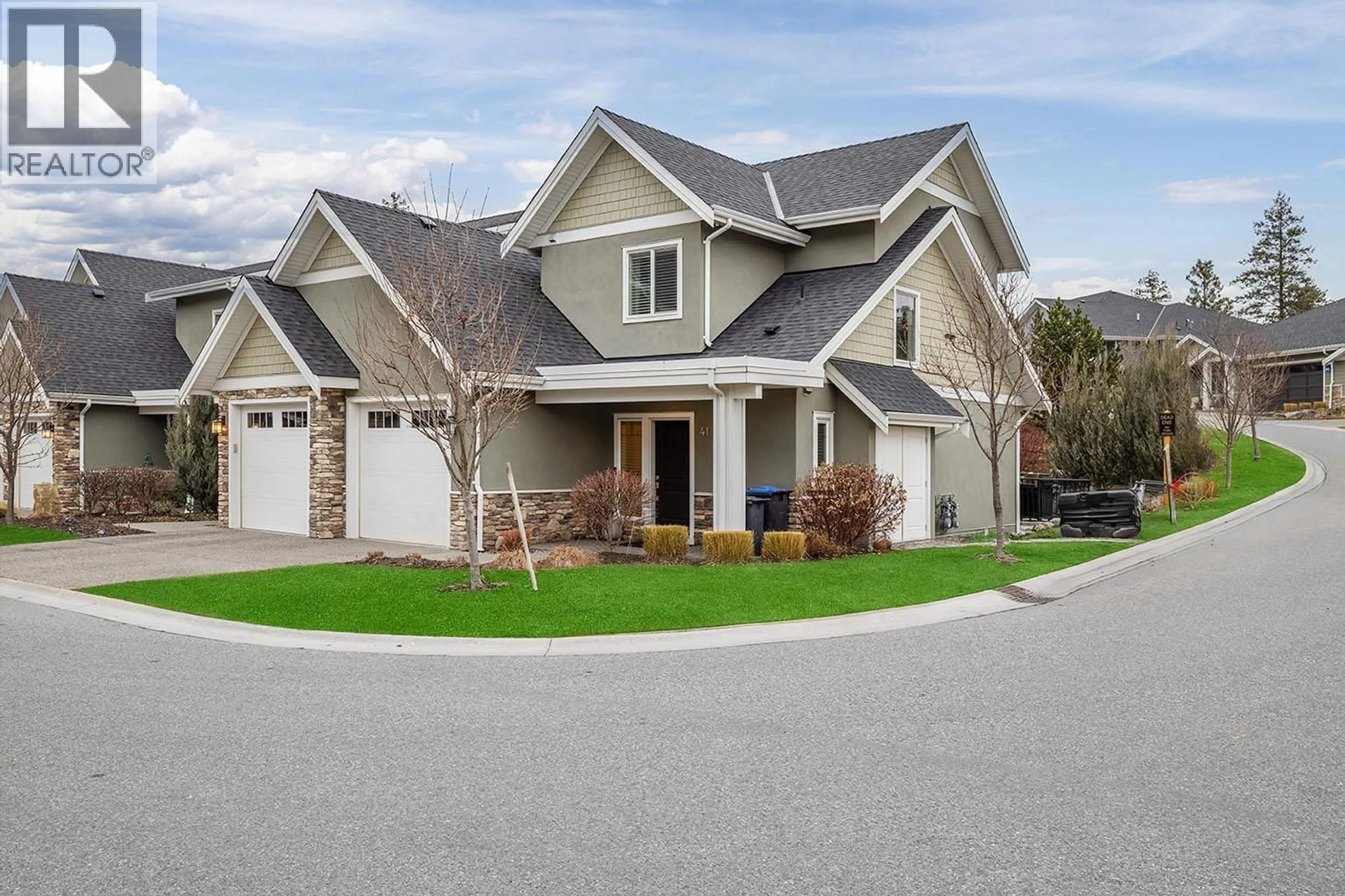 Home with vinyl exterior material, street for 41 - 1450 UNION ROAD, Kelowna British Columbia V1V3E1
